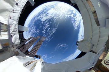 地球15周回した360度動画公開 Ricoh Jaxa開発の宇宙カメラが撮影 Av Watch