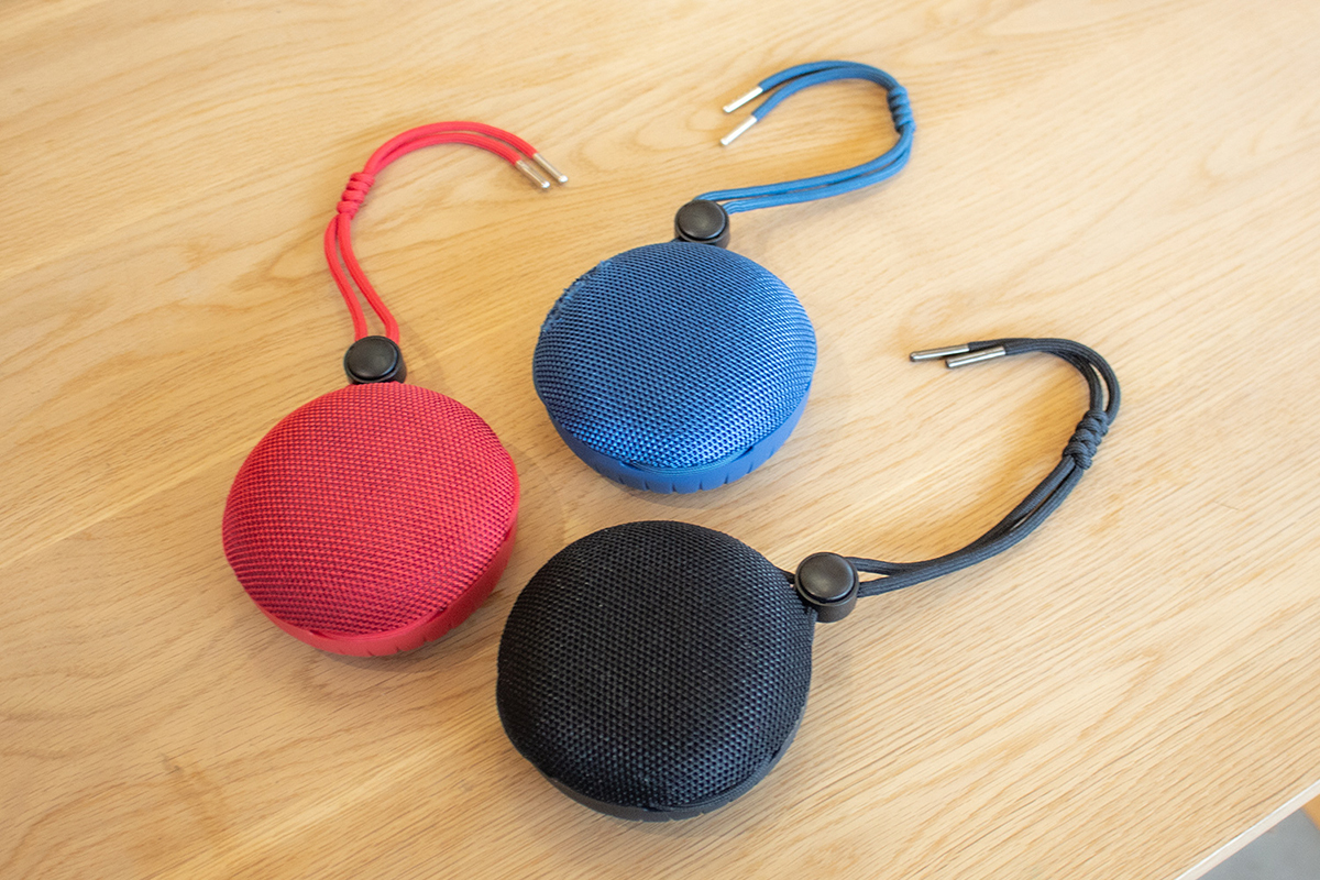 水に浮くBluetoothスピーカー2機種。約4千円から - AV Watch