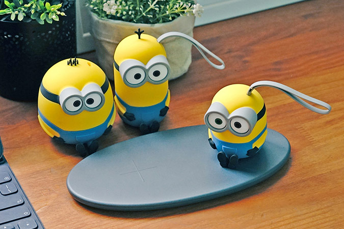 ミニオンズのスピーカーも充電できるワイヤレスチャージャー