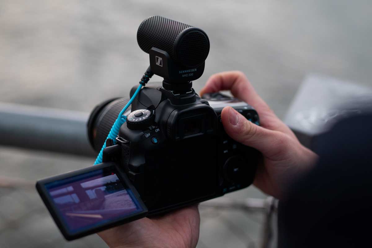 ゼンハイザー、Vlogに最適なオンカメラマイク「MKE200」 - AV Watch