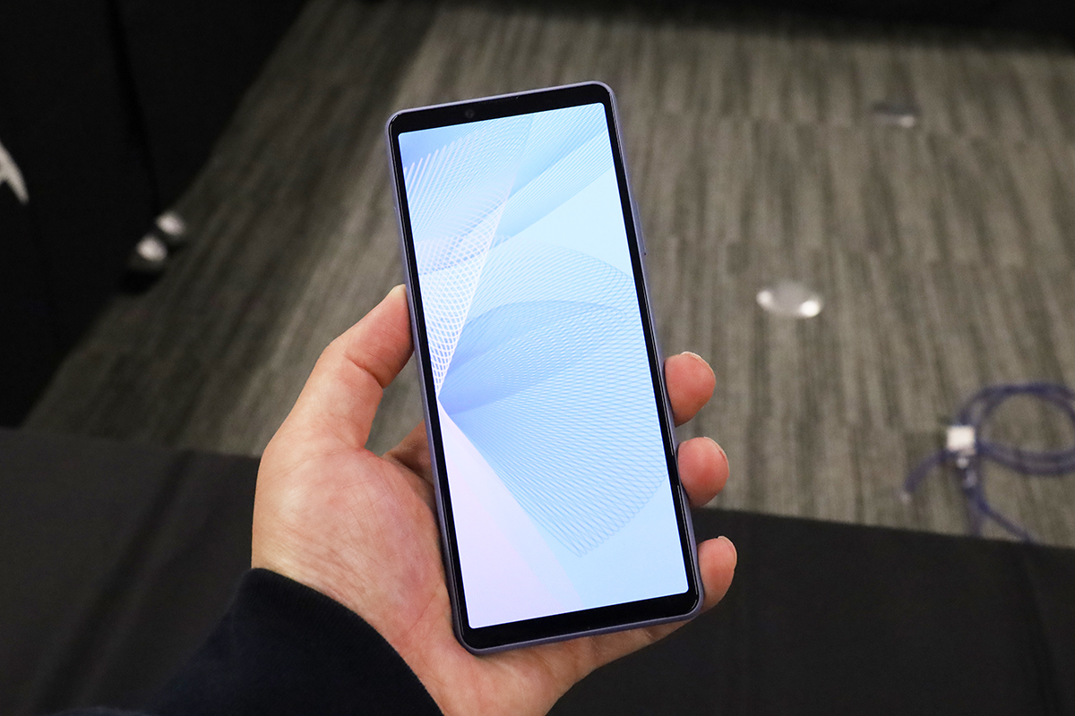 ミッドレンジ初の5G「Xperia 10 III」。イヤフォンジャック搭載 ミッドレンジ初の5G「Xperia 10 III」。イヤフォンジャック搭載