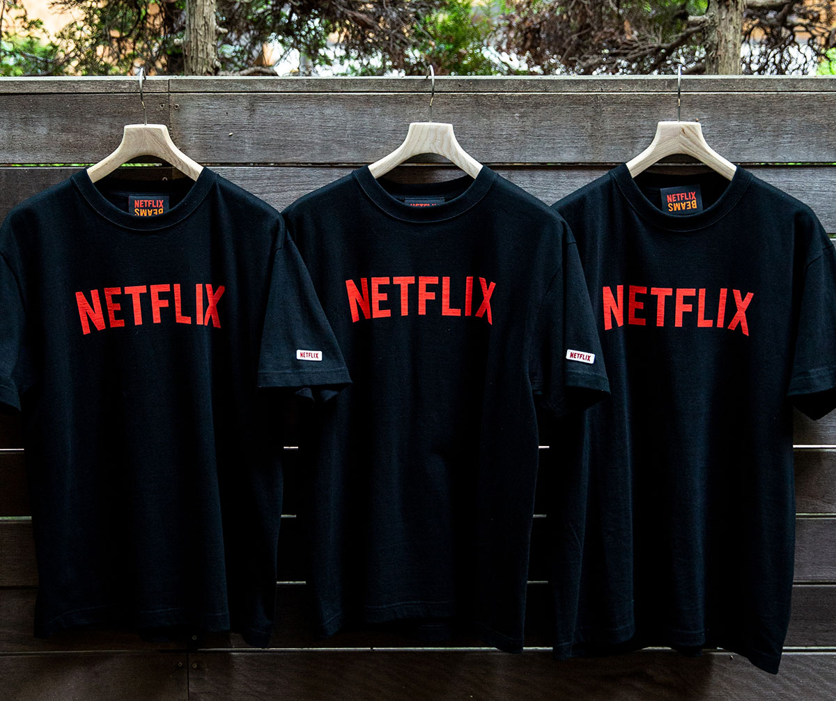 Netflix×BEAMSコラボ。“再生バー”Tシャツや、首サポートクッション 