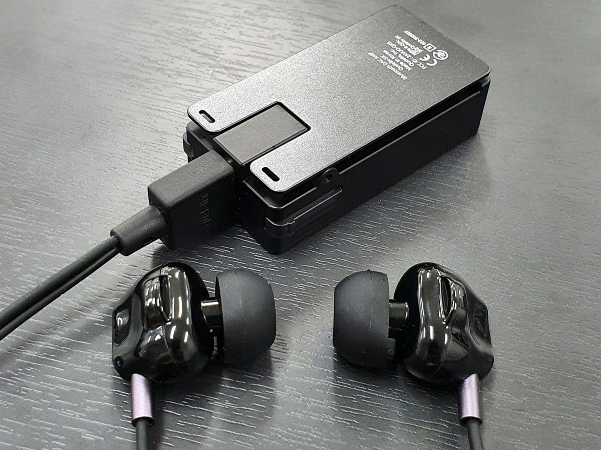 LDAC対応ポータブルアンプ&専用イヤフォン、9月1日発売 - AV Watch