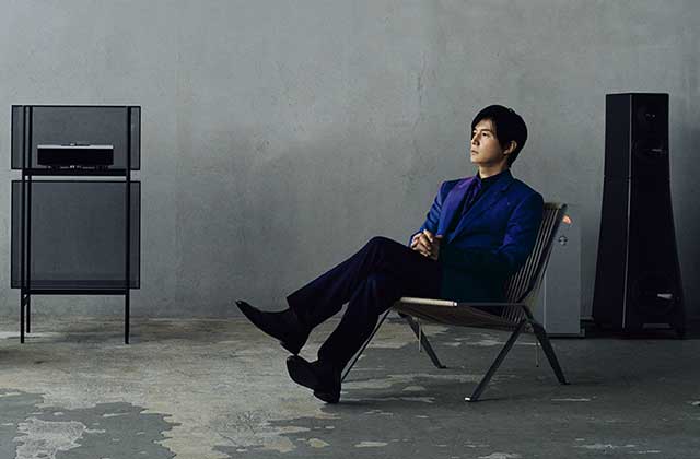 福山雅治が2,800万円のハイエンド・オーディオを体験。SWITCH 12月号