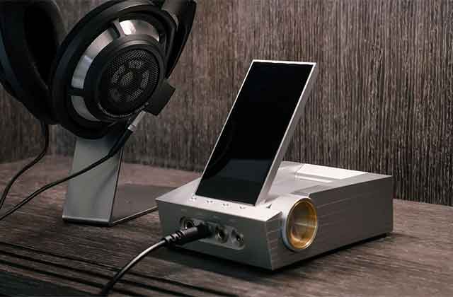 Astell＆Kern、DAP内蔵で持ち運べるヘッドフォンアンプ「ACRO CA1000 