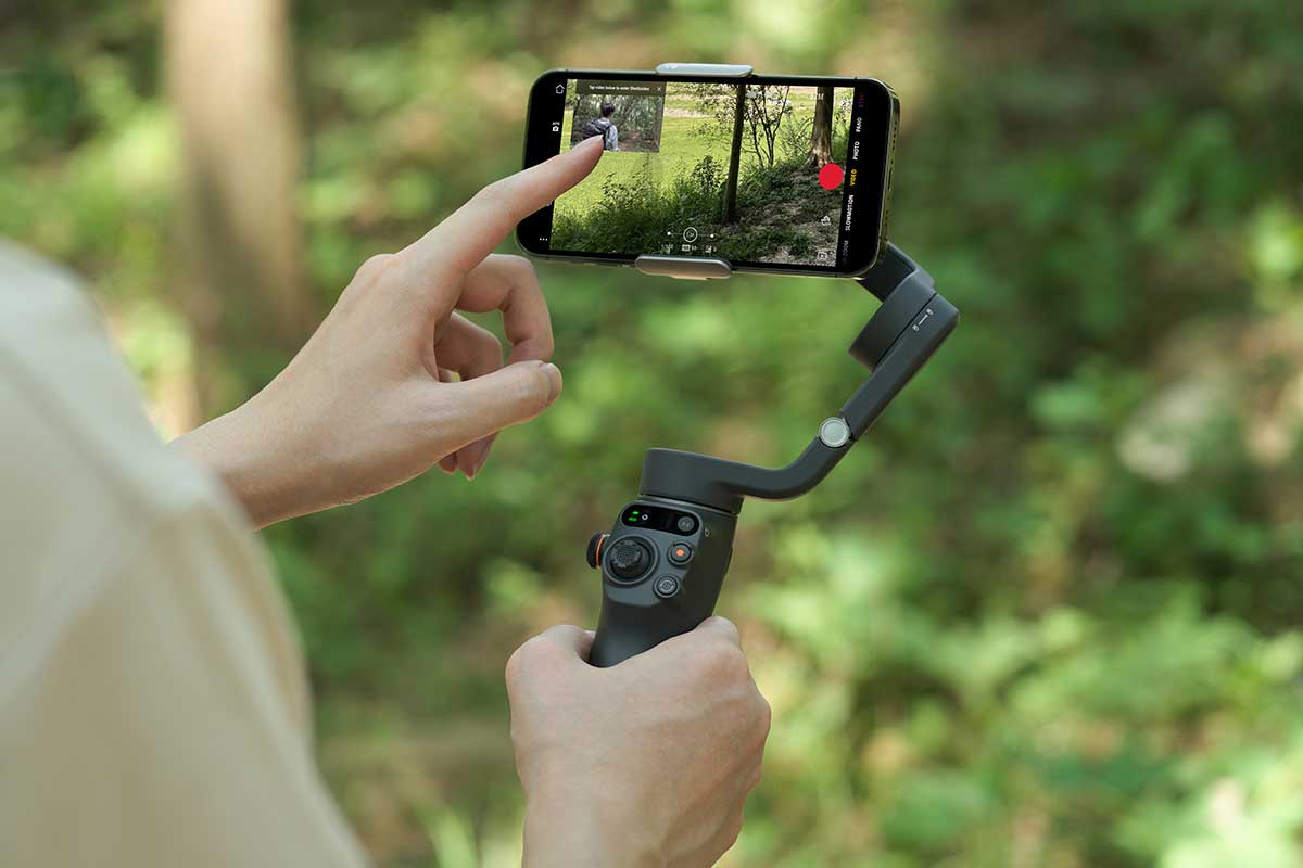 DJI、スマホ用ジンバル「Osmo Mobile 6」。3倍速いクイック起動