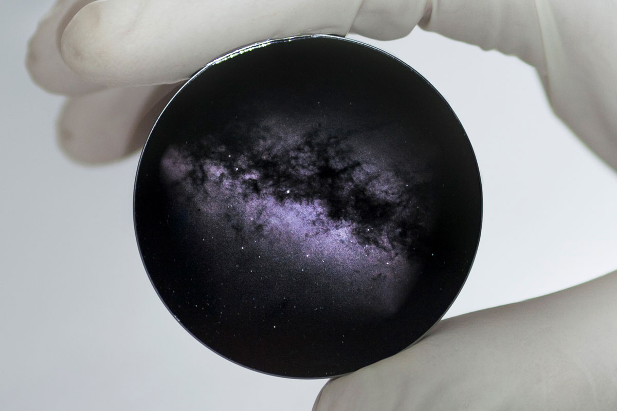 ブルーレイの技術使ったプラネタリウム原板。星数は世界最多12億超