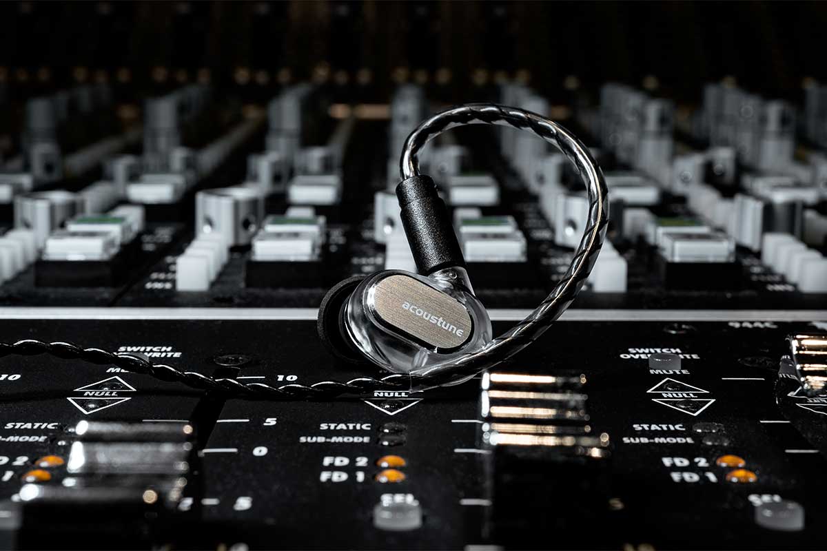 Acoustune、“どこでもモニター環境”イヤフォン。約1.6万円「RS THREE