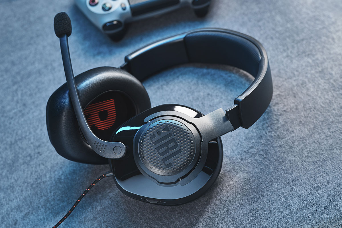 JBL、5500円のゲーミングヘッドセット「Quantum 200」 - AV Watch