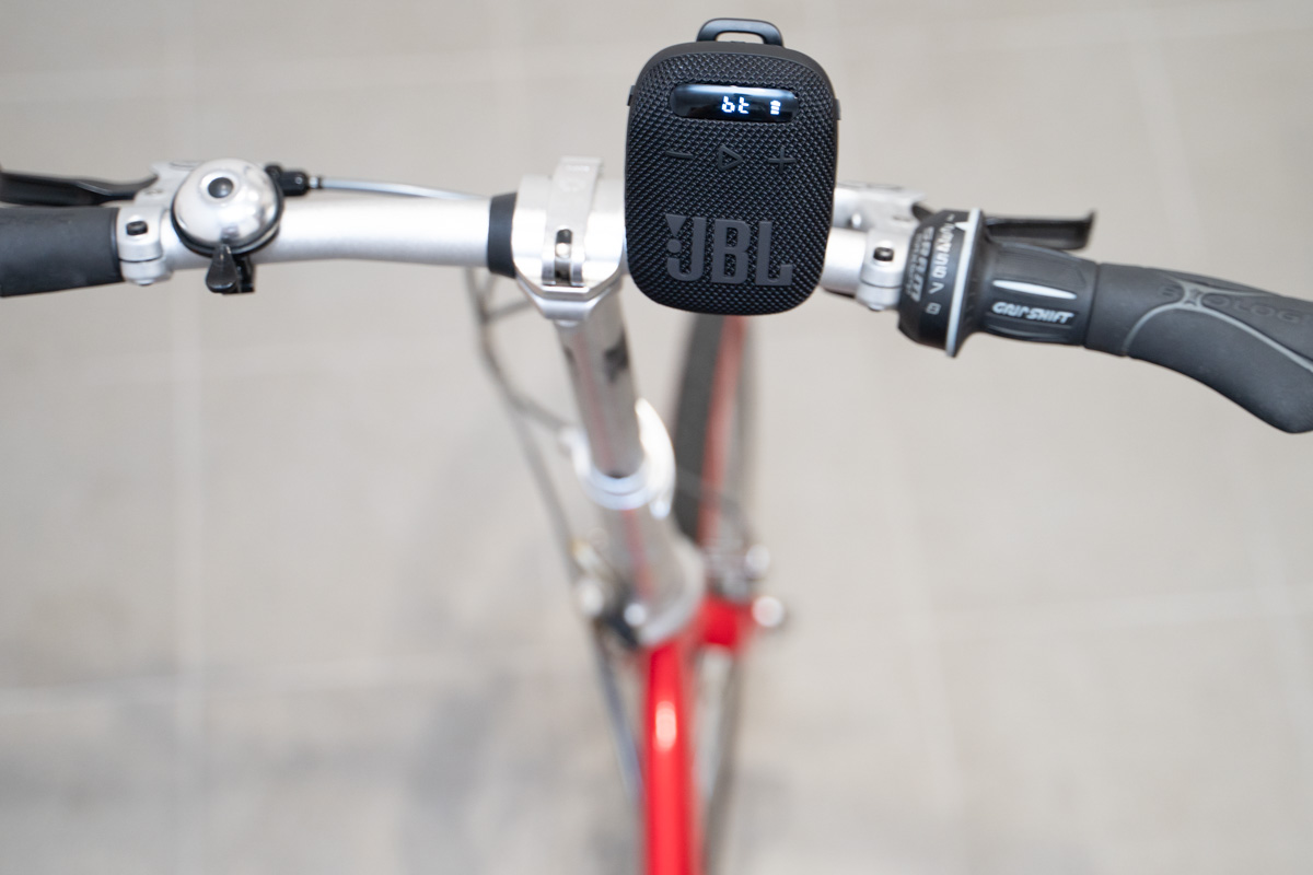 JBL、自転車やバイクのハンドルに固定できるBluetoothスピーカー「WIND