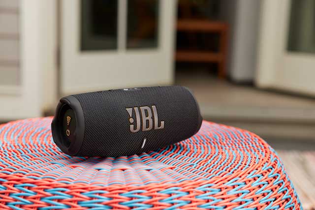 JBL、Wi-Fi 6対応スピーカー「CHARGE 5 Wi-Fi」、パワフル低音