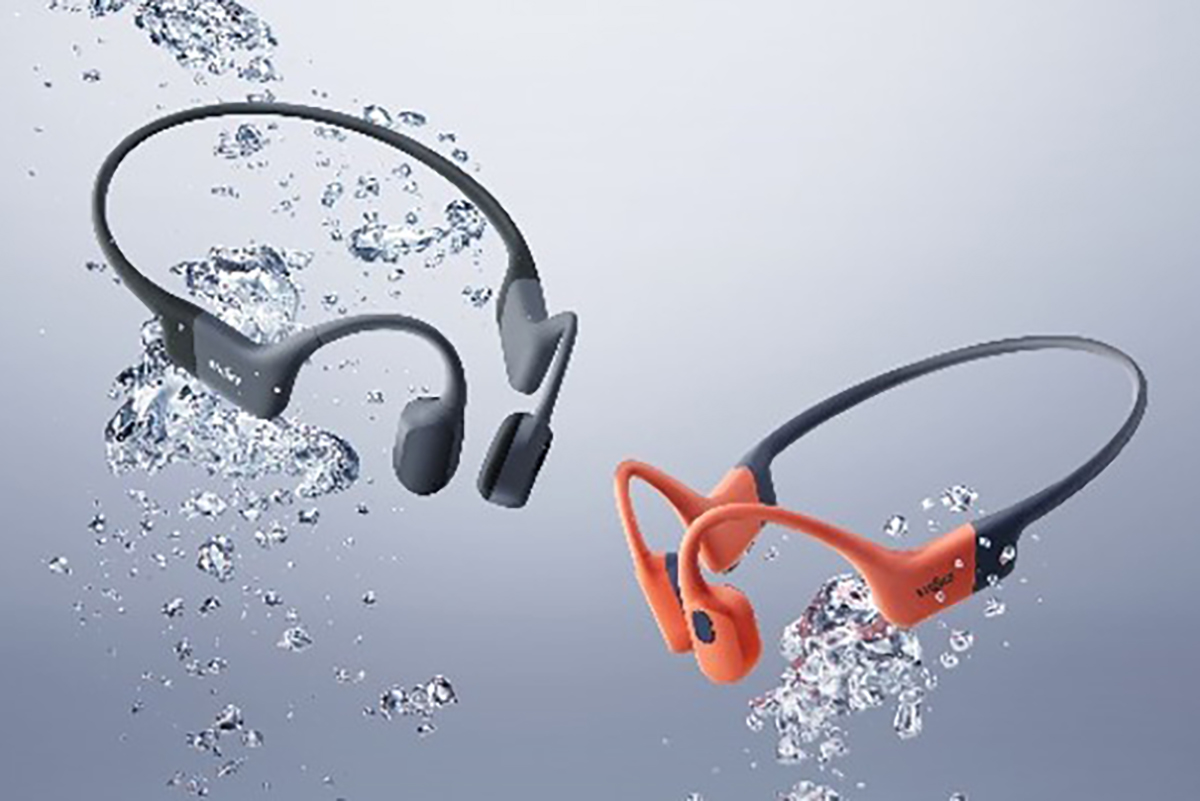 Shokz、泳ぎながら聴けるオープン型骨伝導「OpenSwim Pro」CES