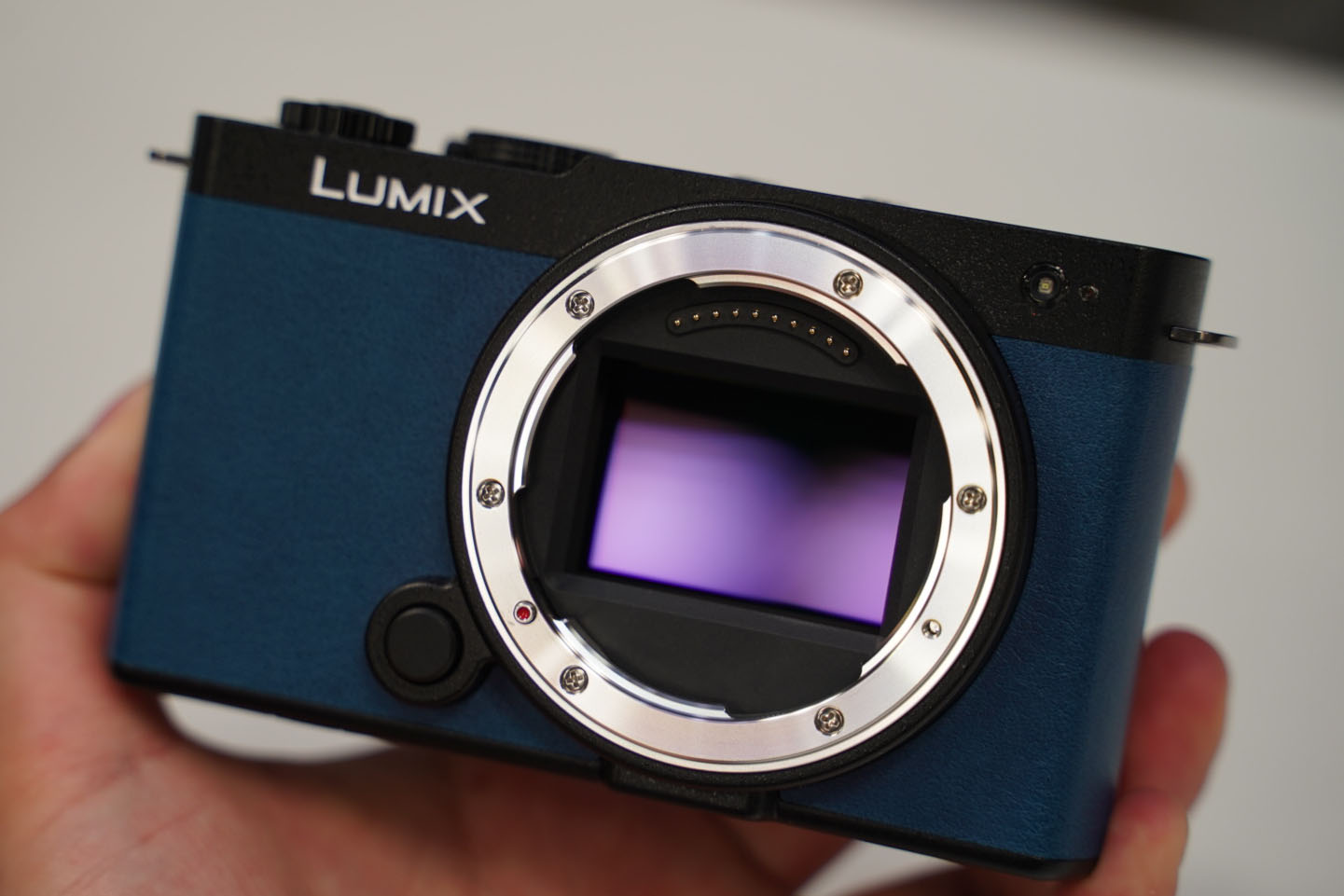 フルサイズで小型軽量フラットデザイン「LUMIX S9」。強力手ぶれ フルサイズで小型軽量フラットデザイン「LUMIX S9」。強力手ぶれ