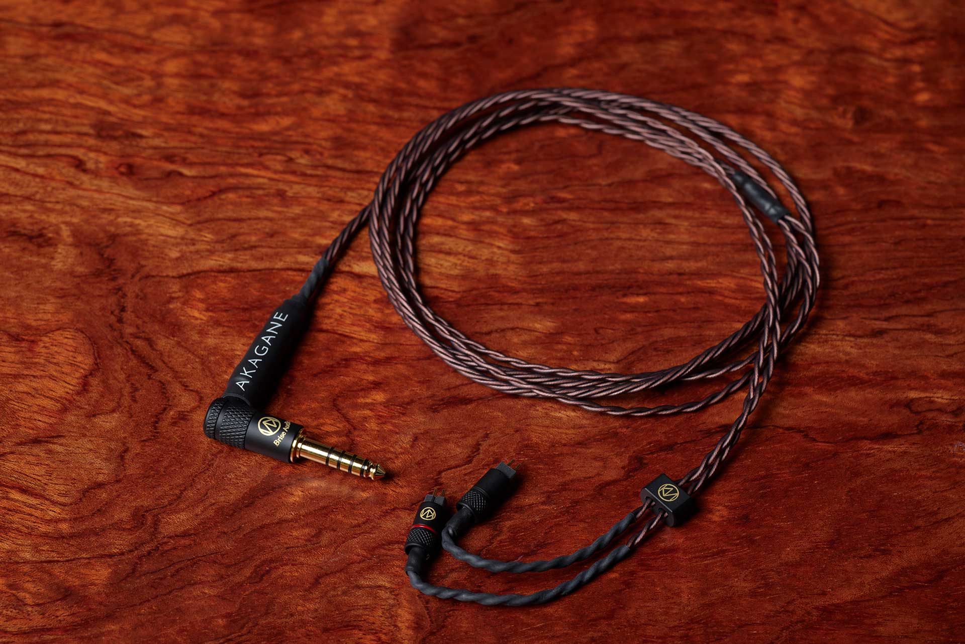 Brise Audio、次世代線材のイヤフォンケーブル「AKAGANE LE2」 - AV Watch