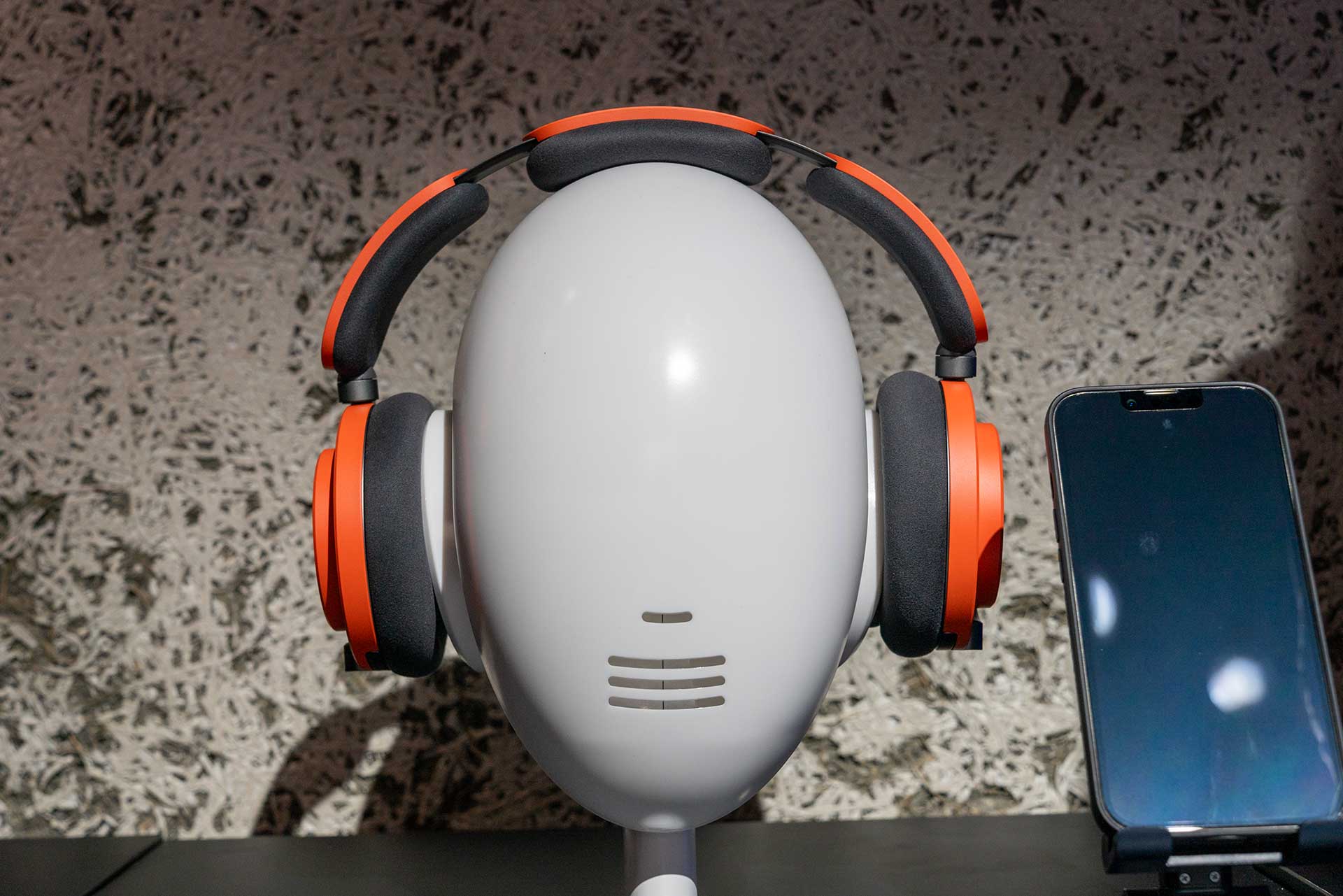 ダイソン、空気清浄機能なし“オーディオ特化”ヘッドフォンを国内発売