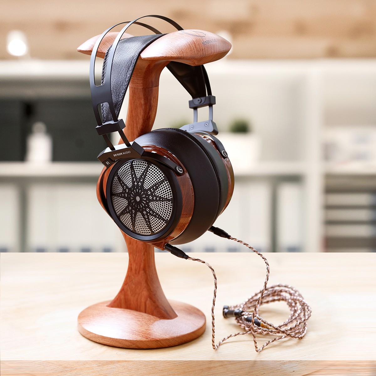 Sendy Audio 太陽神 APOLLO ローズウッド有線ヘッドホン Apollo｜SENDY AUDIO｜株式会社アユート PCパーツ・VR