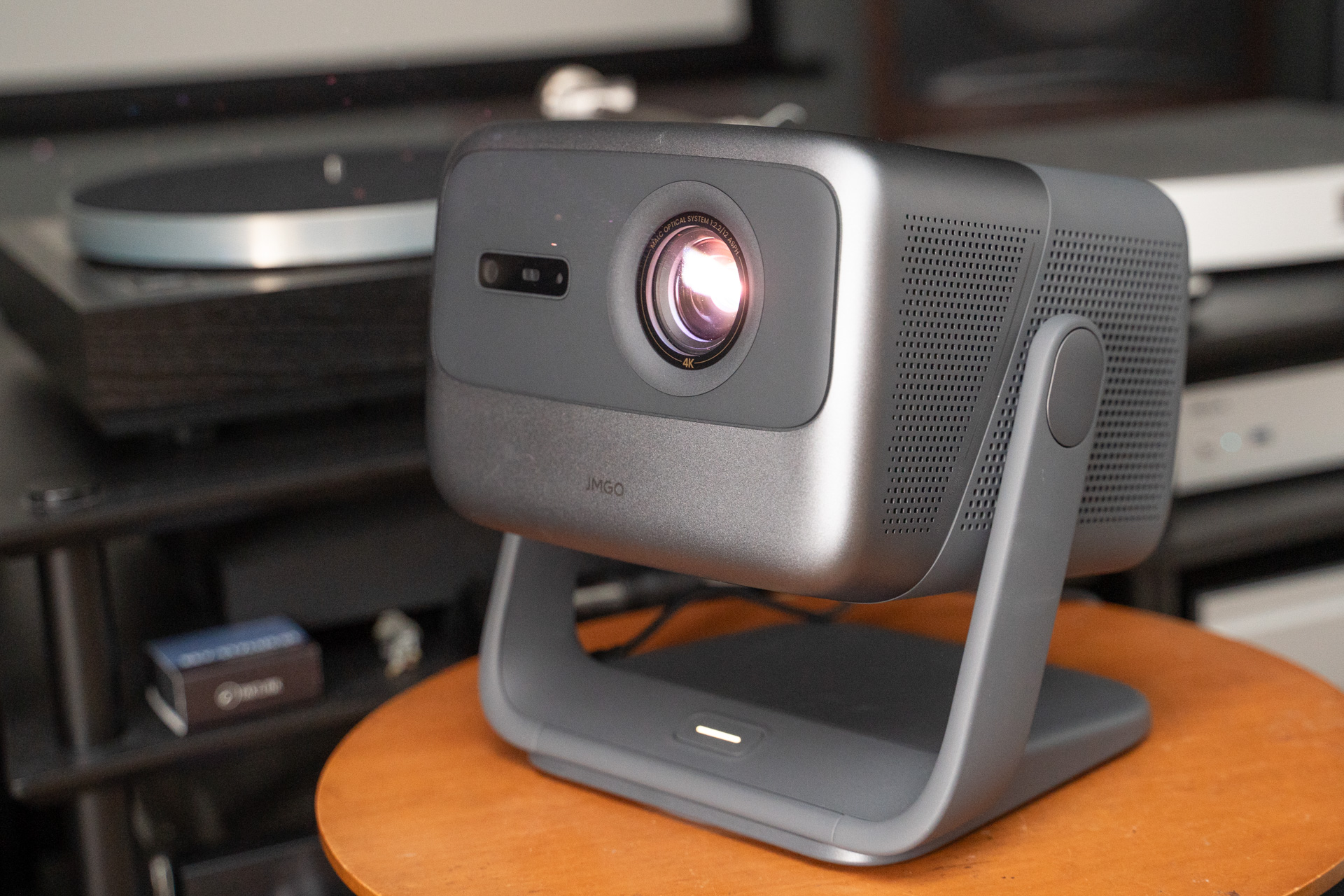 映画で泣いても大丈夫! 3色レーザーのJMGO「N1S Pro 4K」で