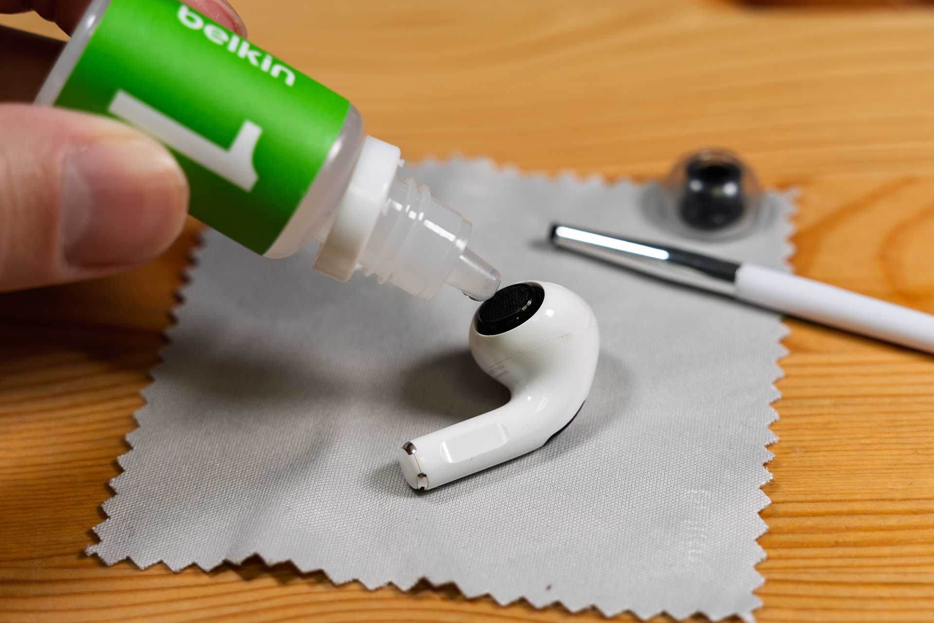 イヤフォンのお掃除で気分も一新。AirPods Pro 2をクリーニング イヤフォンのお掃除で気分も一新。AirPods Pro 2をクリーニング