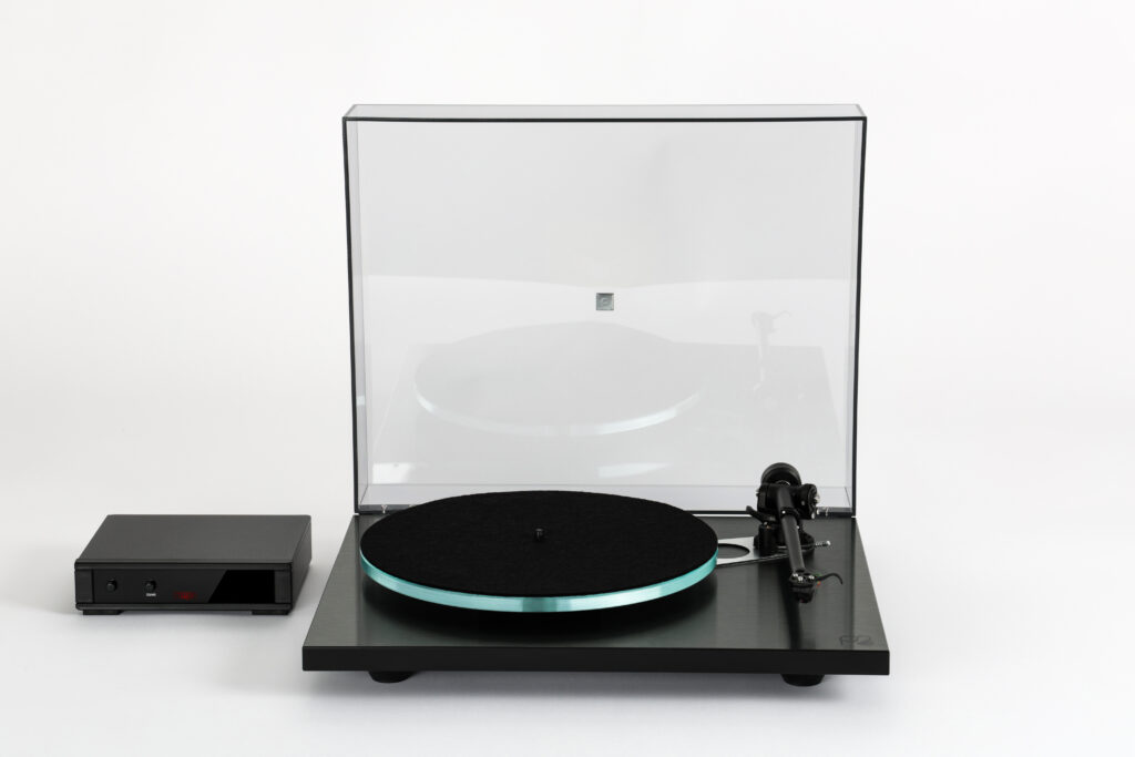 Rega、電源&剛性強化の特別仕様アナログプレーヤー「Planar3 RS Rega、電源&剛性強化の特別仕様アナログプレーヤー「Planar3 RS