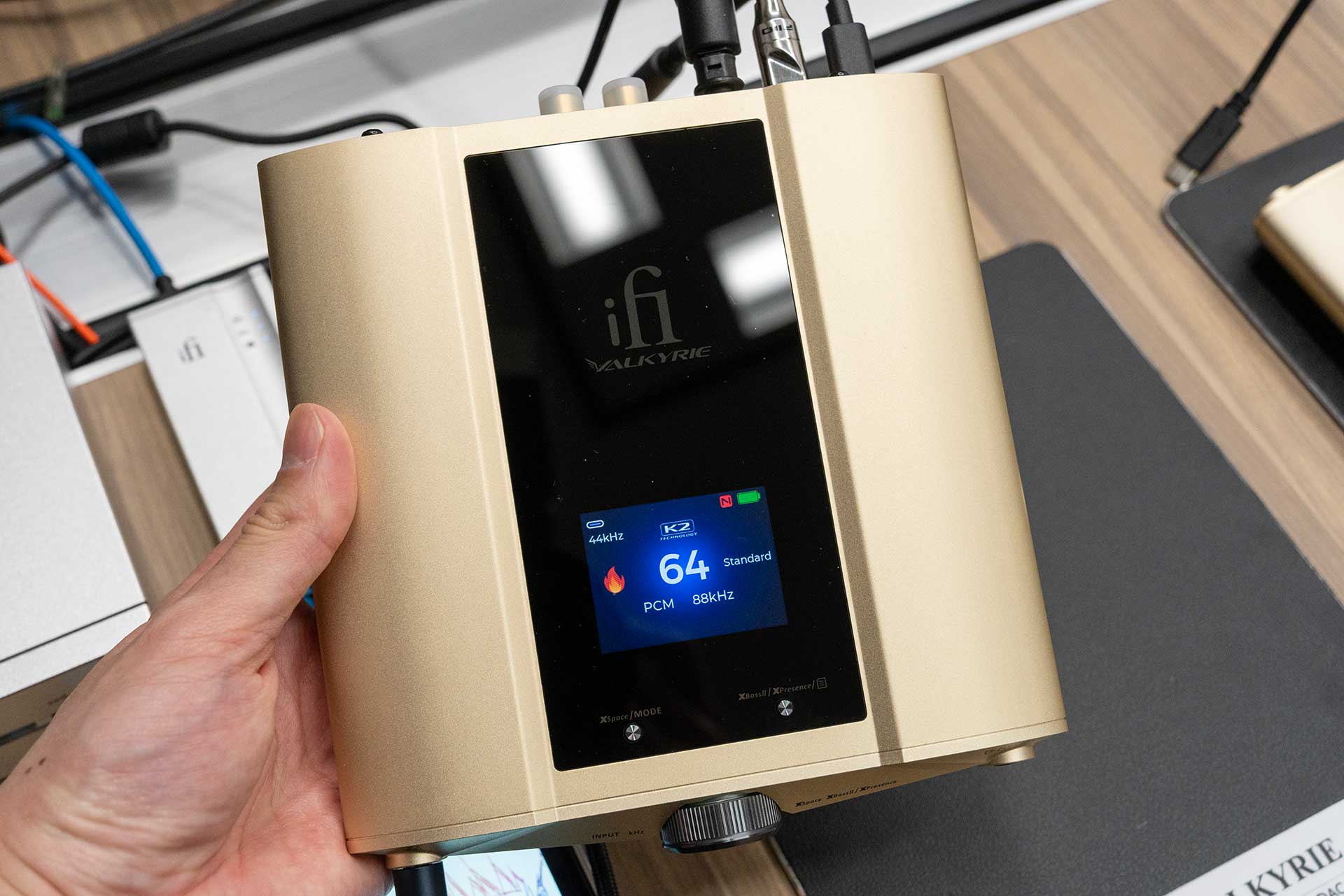 iFi audio、“手のひらに収まるマスタリング・スタジオ”ヘッドフォンDAC