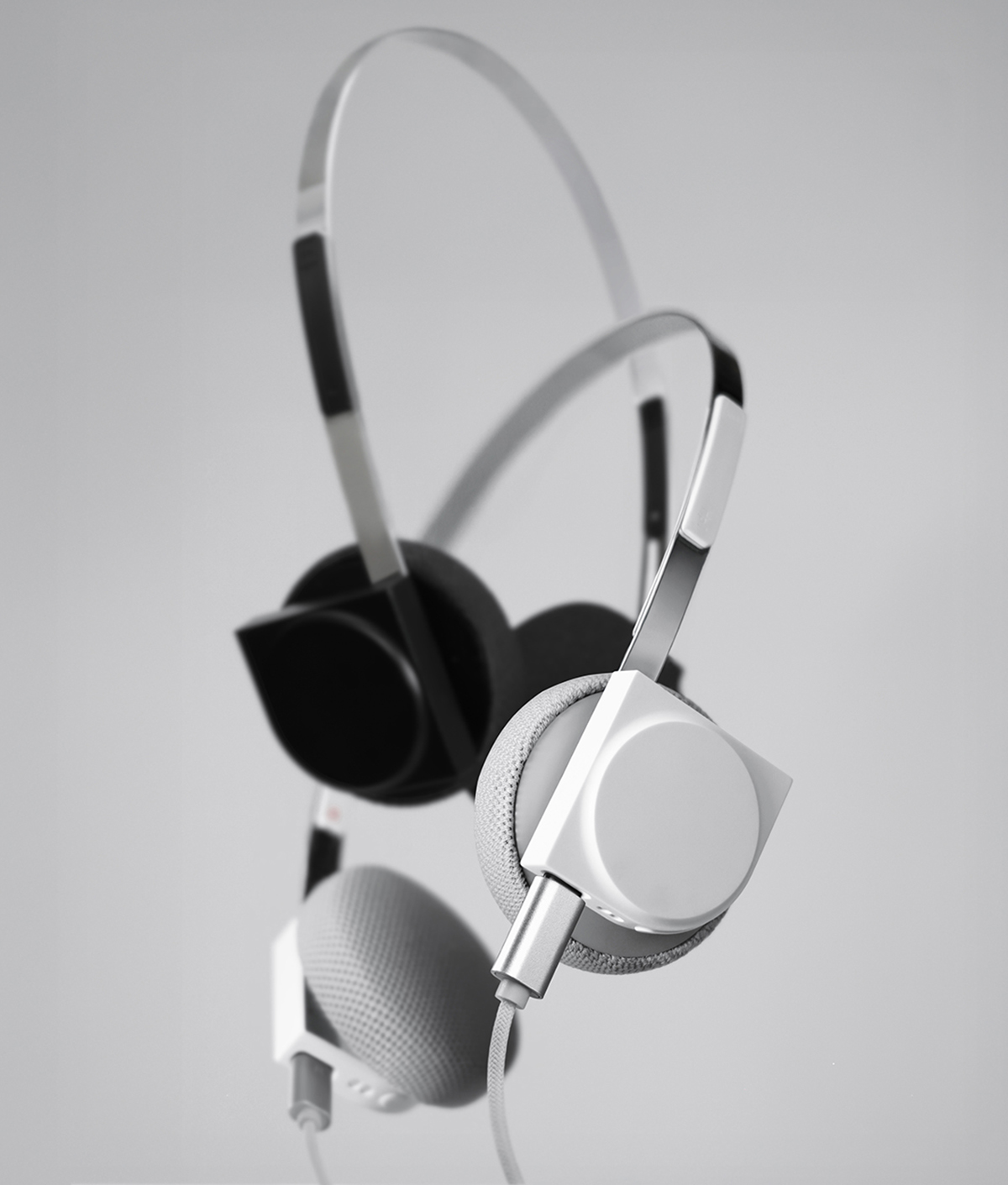 km5、軽量/軽快デザインのオンイヤーヘッドフォン「Hp1」。ビームスで