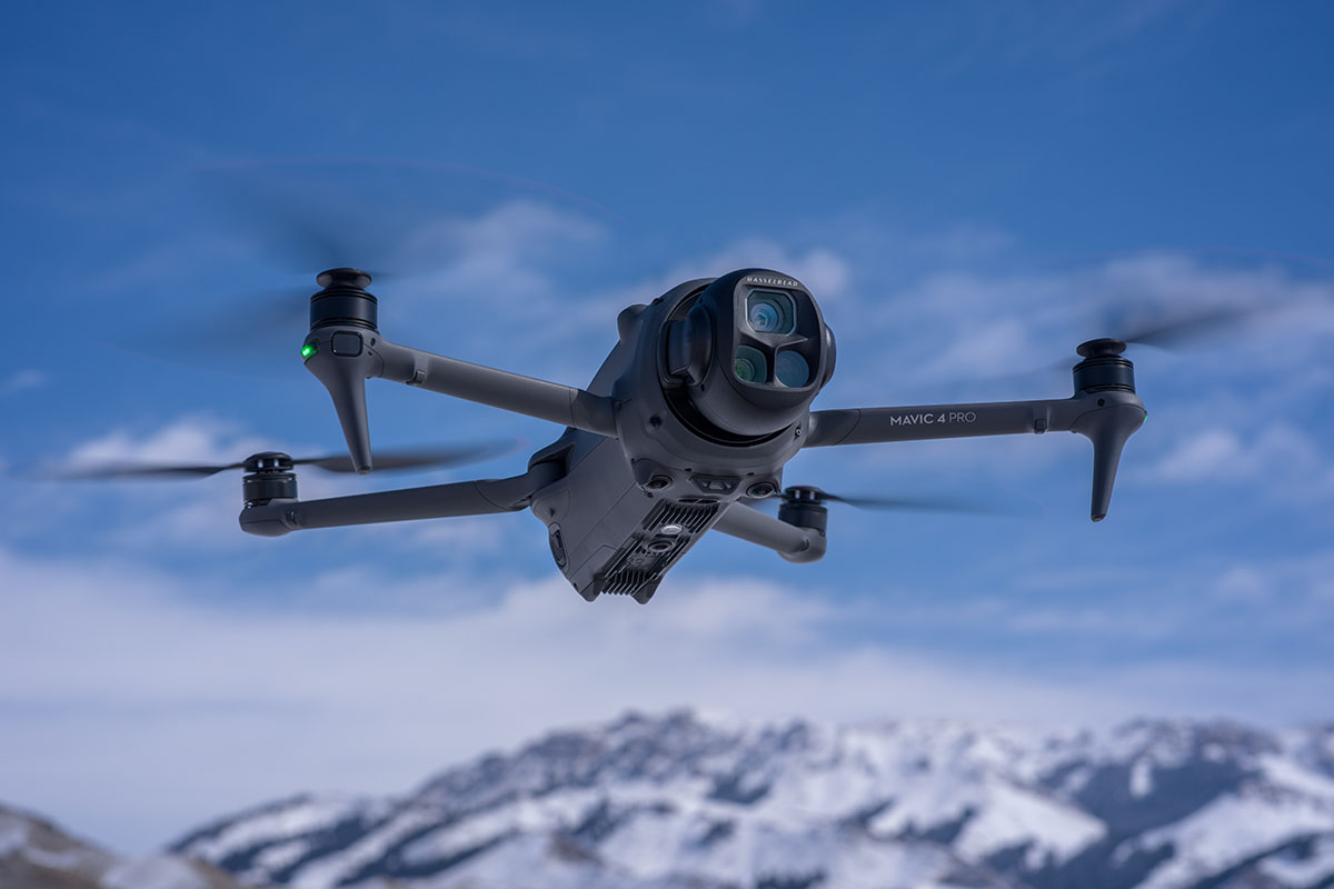 DJI、1億画素など3眼カメラと360度回転ジンバルの“ゲーム
