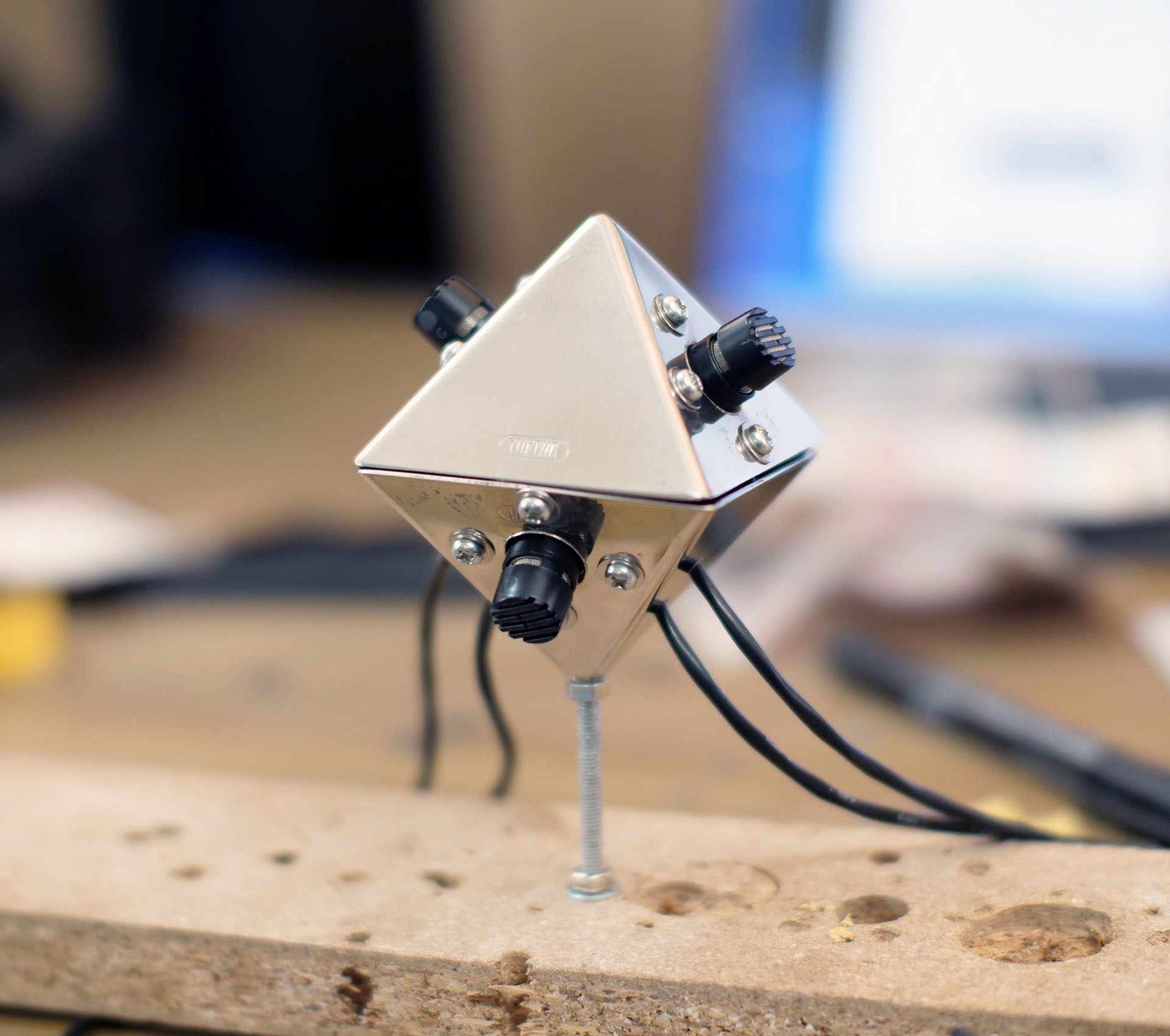 藤本健のDigital Audio Laboratory】買えば約20万円の立体録音マイクを