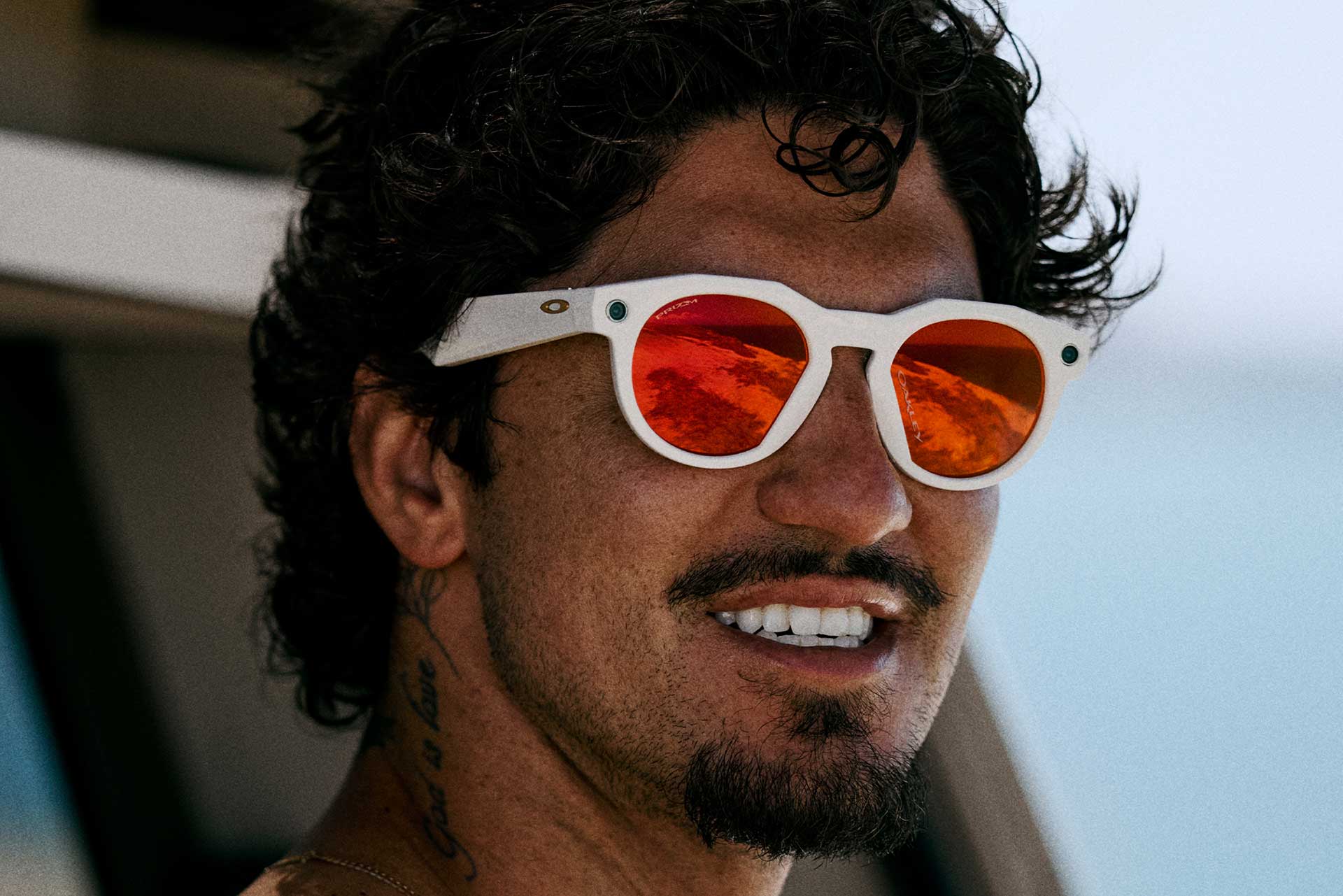 GABRIEL-MEDINA-WEARING-OAKLEY-