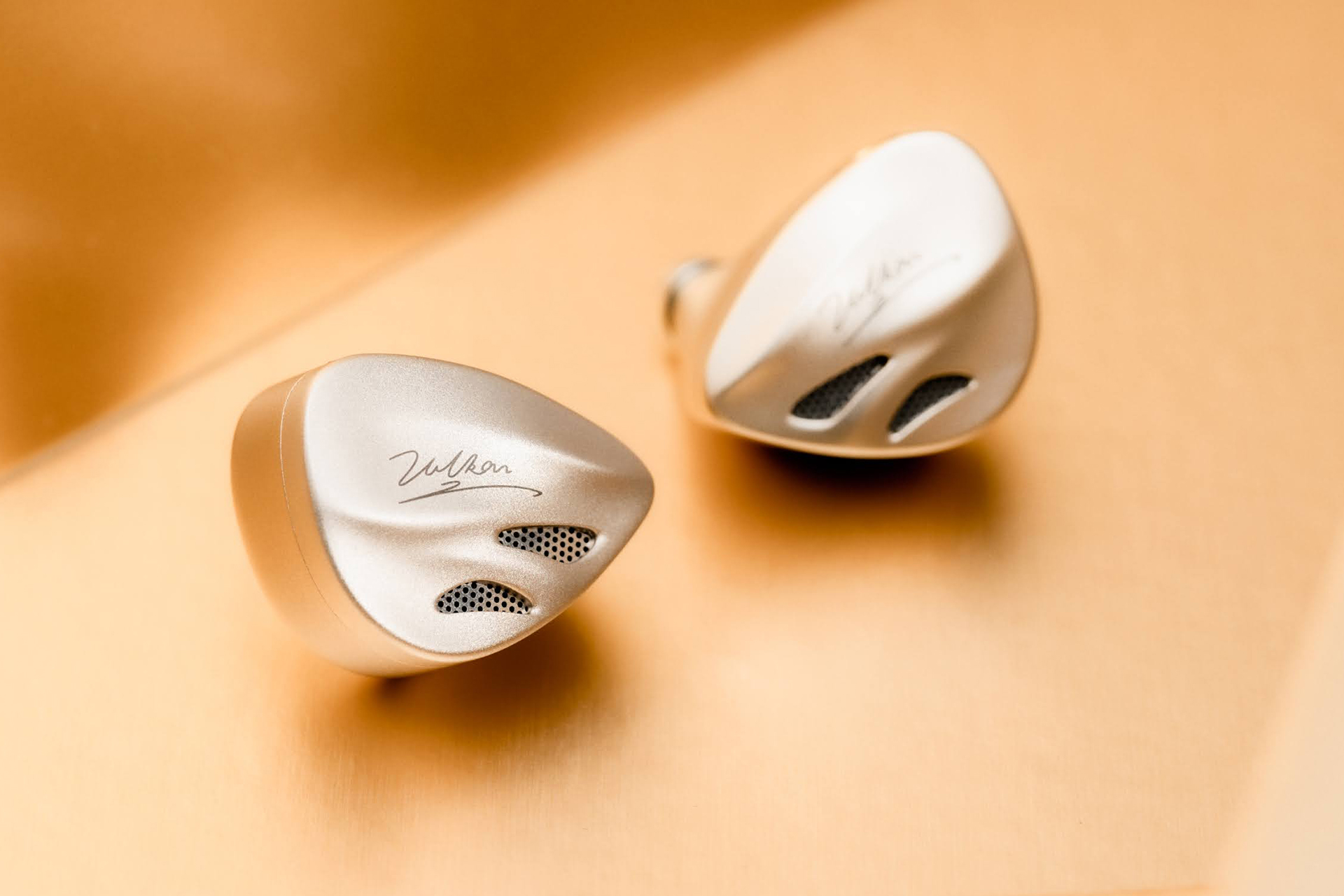 【美品】DUNU-TOPSOUND Vulkan 2（2pin） DUNU-TOPSOUND Vulkan2 2Pin｜新品通販フジヤエービック