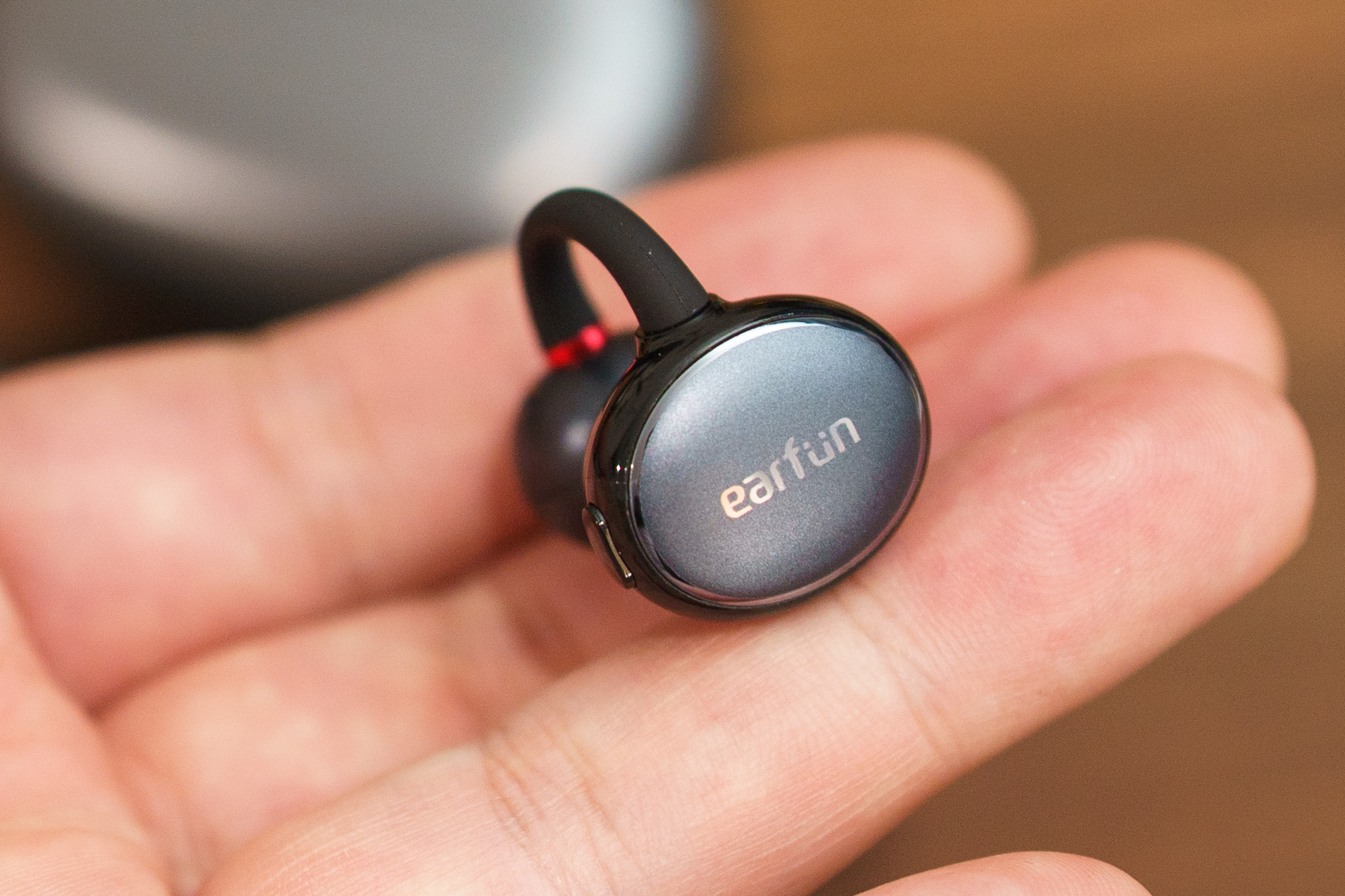 ながら聴きでも、音に手を抜かない”EarFun「Clip」を聴く。音の最適化