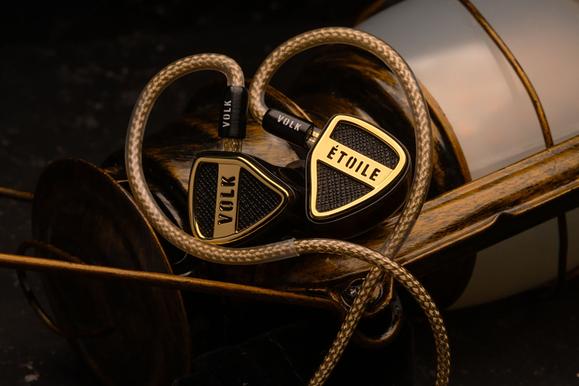 アユートが米VOLK AUDIOの代理店に。第1弾イヤフォン「ÉTOILE