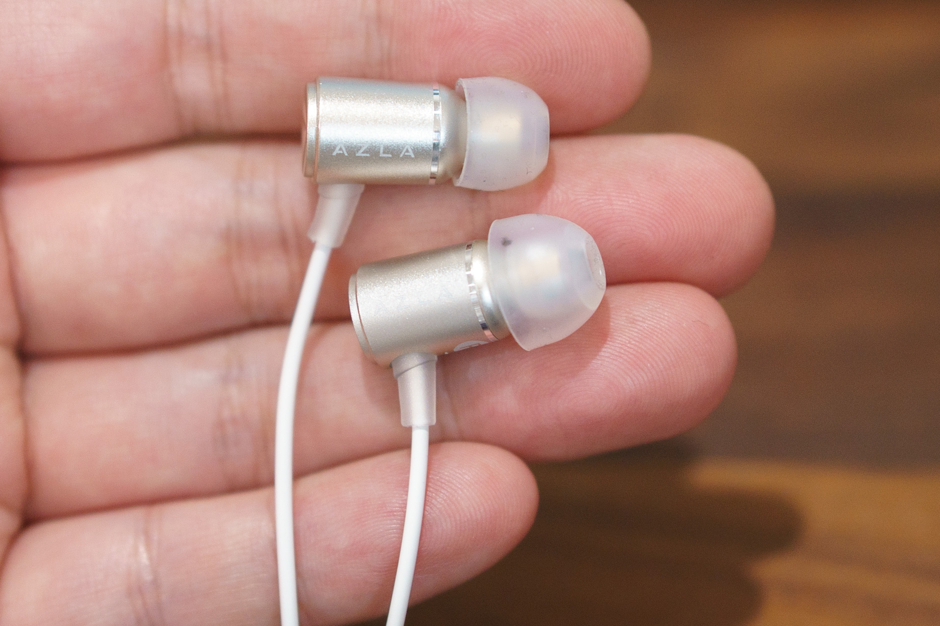 AZLA、2200円の“スーパーエントリー有線イヤフォン”「TRINITY