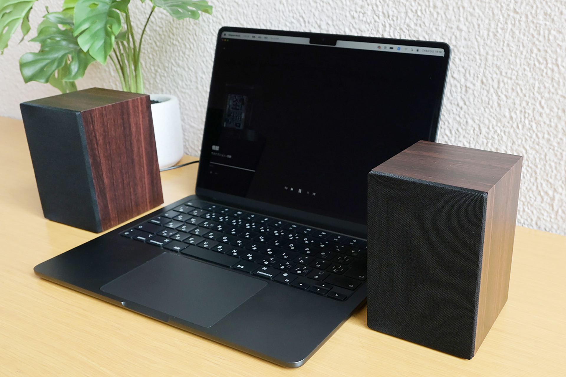 “森との共生”を掲げた木枠状のBluetoothスピーカー 希少品 森との共生”を掲げた木枠状のBluetoothスピーカー 希少品 - メルカリ