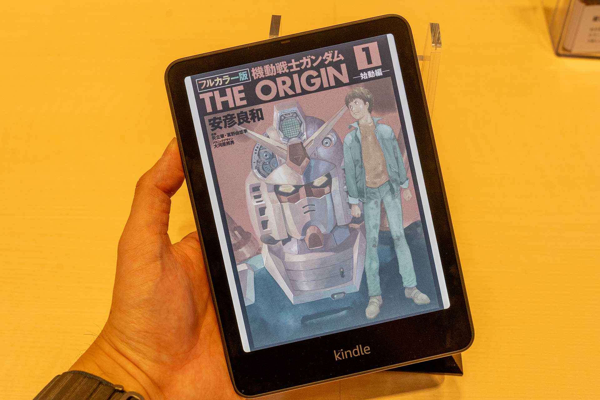 カラー表示できるAmazonの読書端末「Kindle Colorsoft」実機触れ