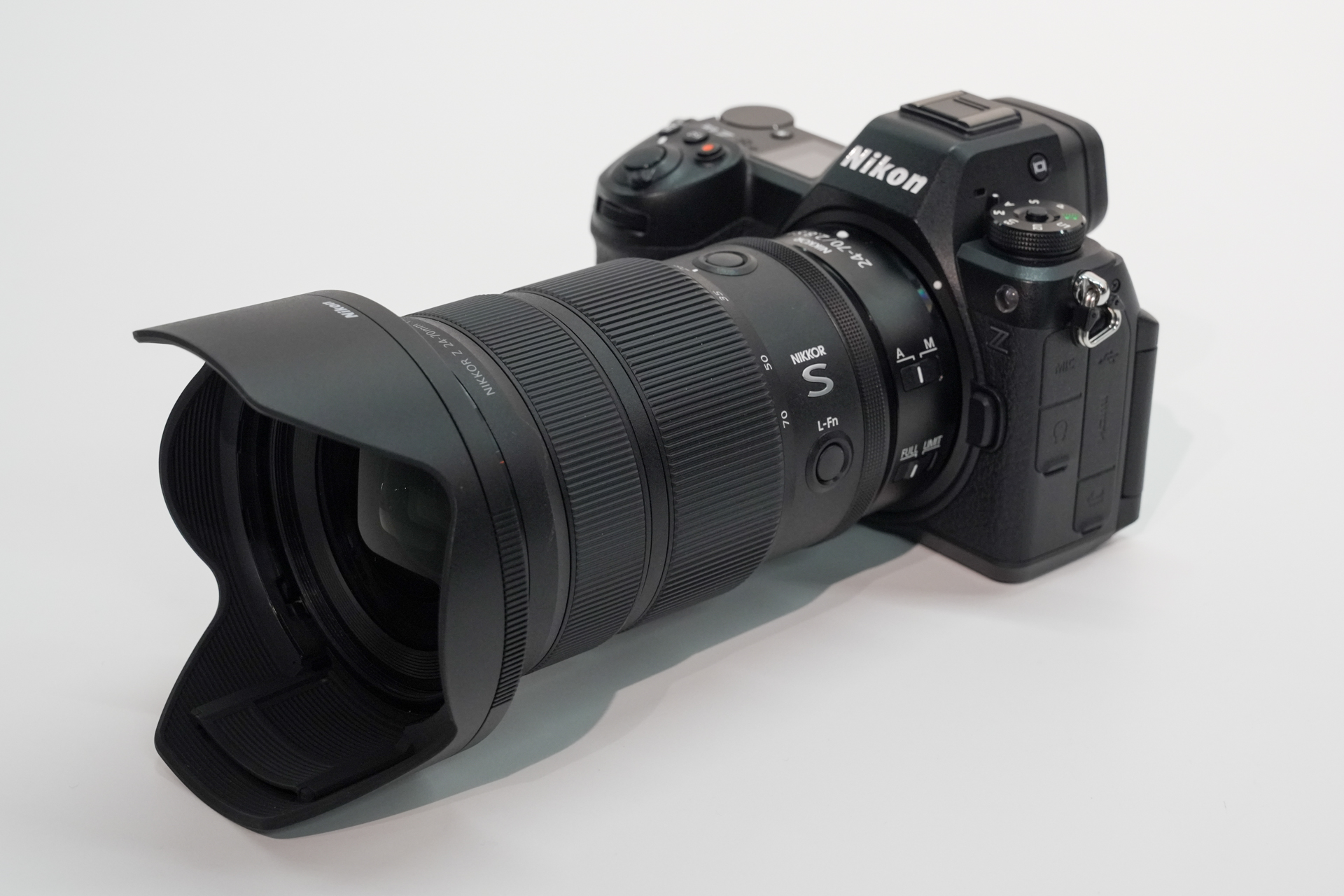 ニコン、レンズが伸びないインターナルズーム機構の「NIKKOR Z