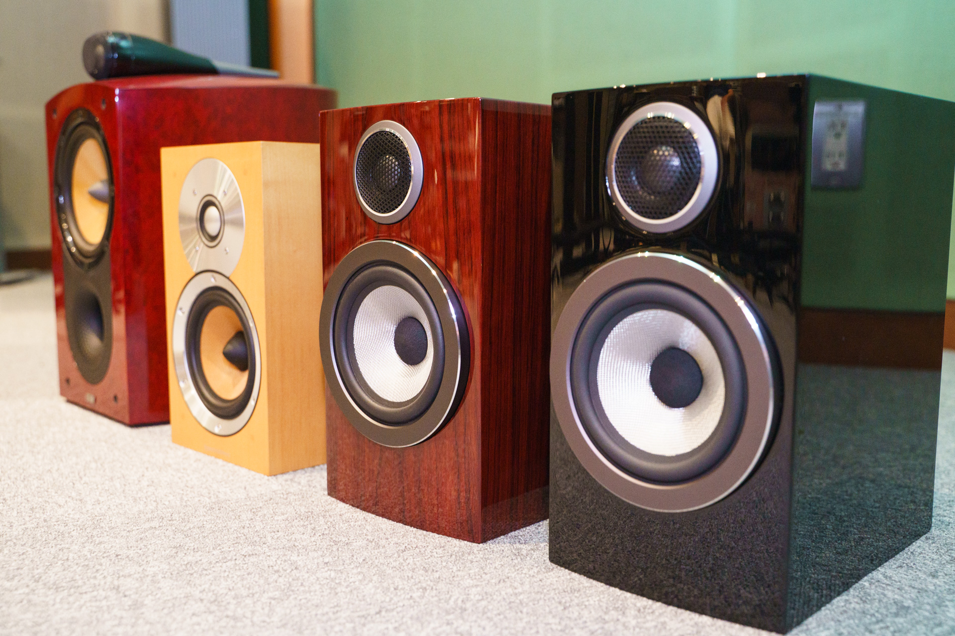 超高級スピーカー♪ヾ(・o・*)シ ここまで違う!? B&W、33万円でオーディオ的スリル「707 Prestige