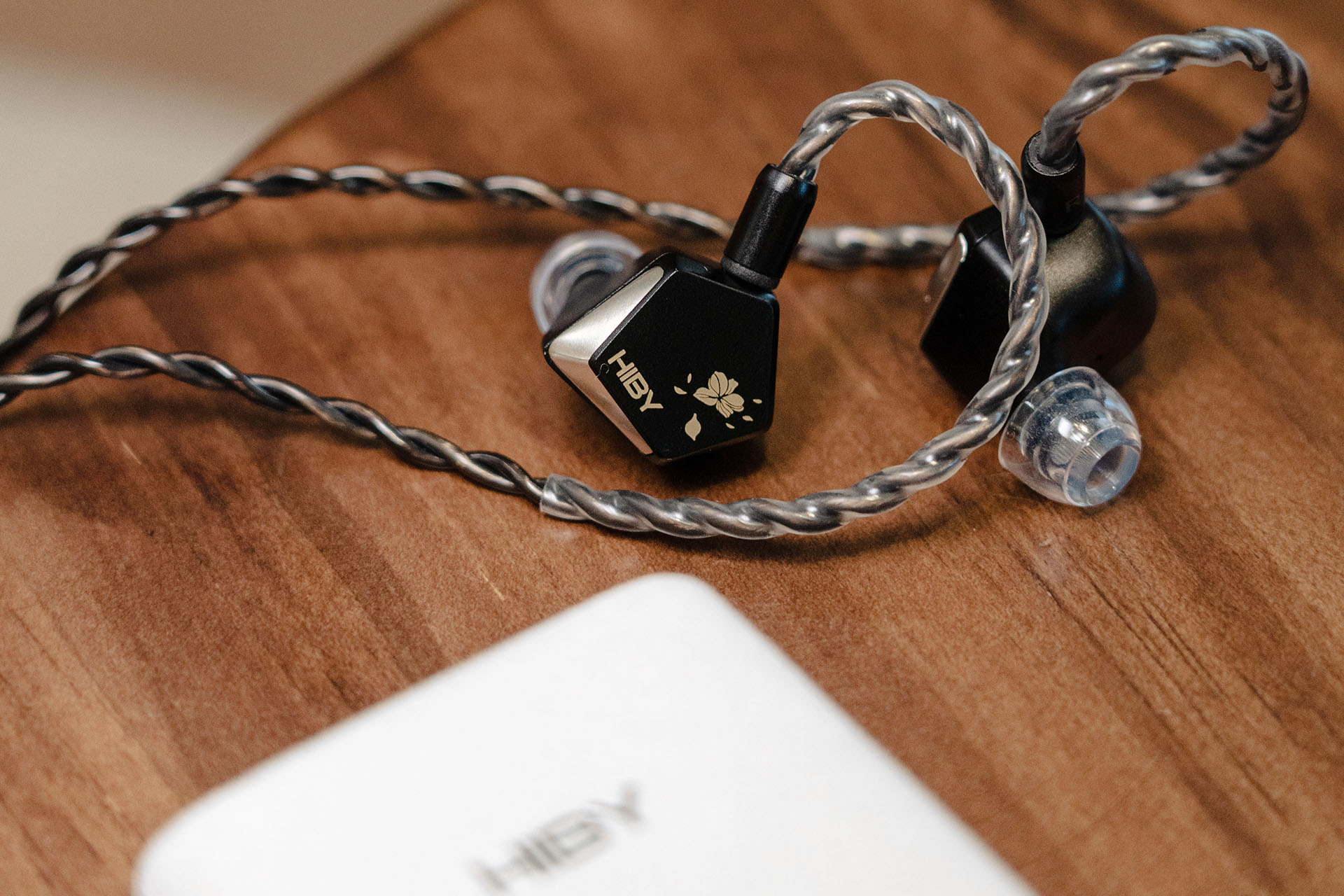 【新品購入】honeydip『PORTABLE AUDIO SCIENCE』レア HiBy、J-POP向けに、新開発ドライバ搭載の限定生産イヤフォン