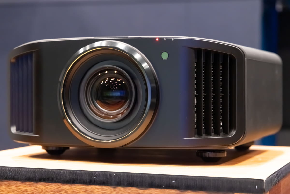 ビクター「DLA-V900R」「DLAV800R」、新ファームでHDR表現力を高める