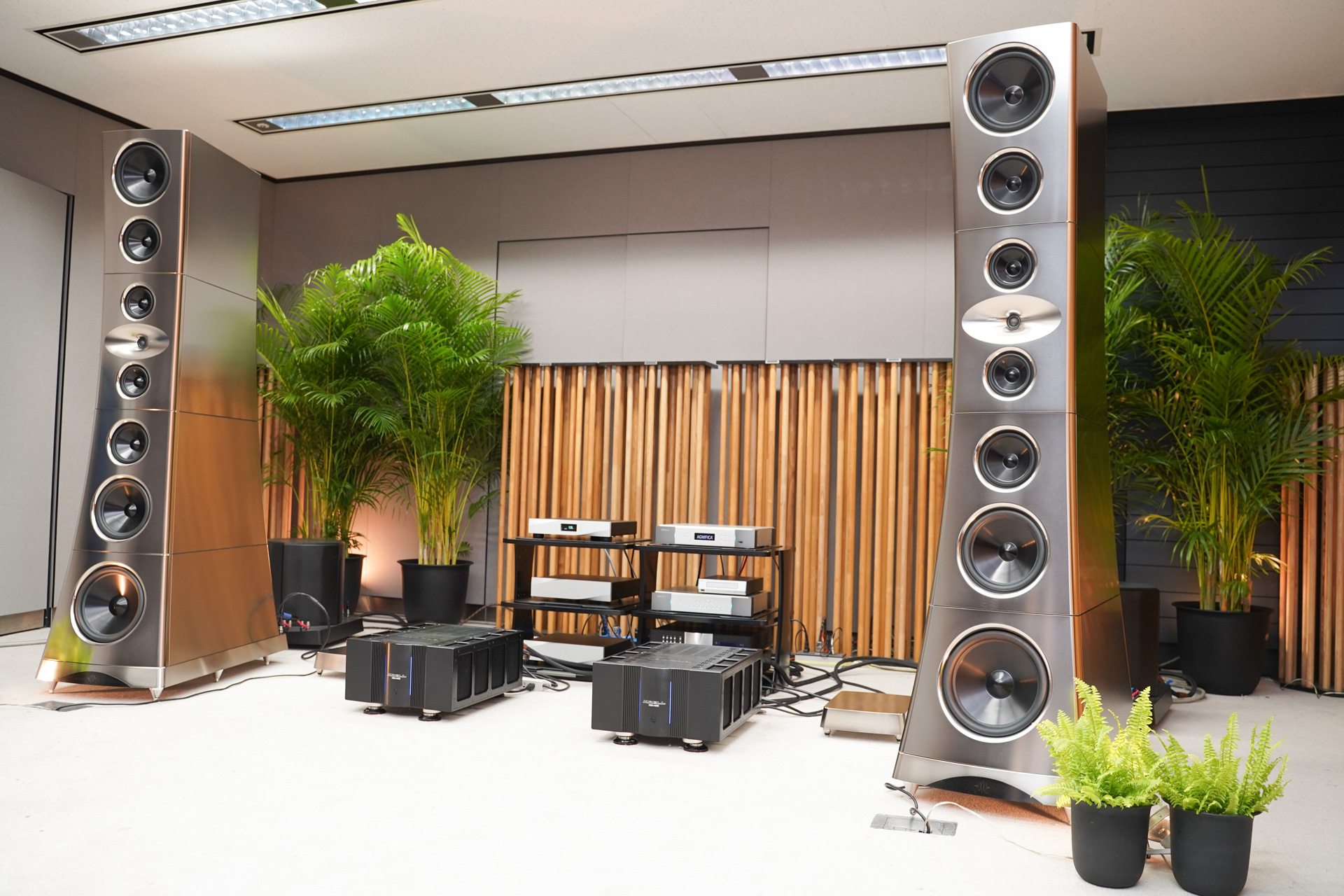 約2億円YG ACOUSTICS「TITAN」、ソナス「Amati Supreme」など弩