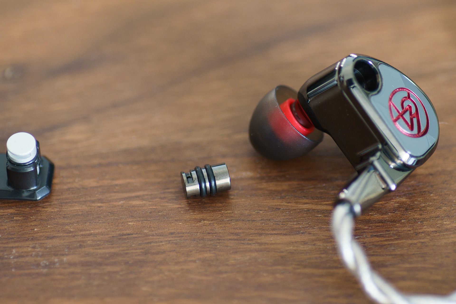 これぞオーディオの面白さ、ハイエンドイヤフォンを“自分でカスタム