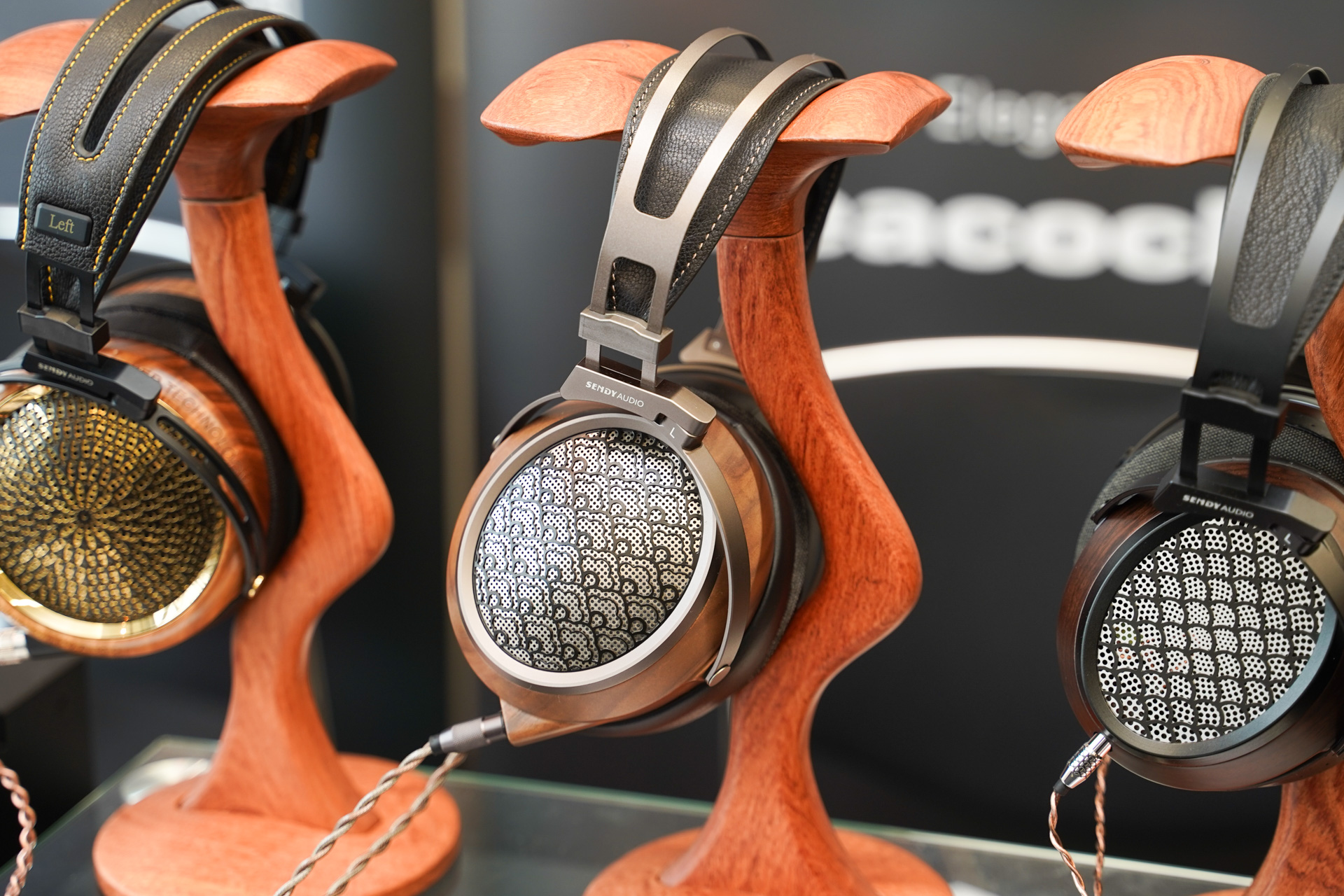 ぬ*ど様 SennheiserMomentumTW3数回使用とAzlaイヤーピー