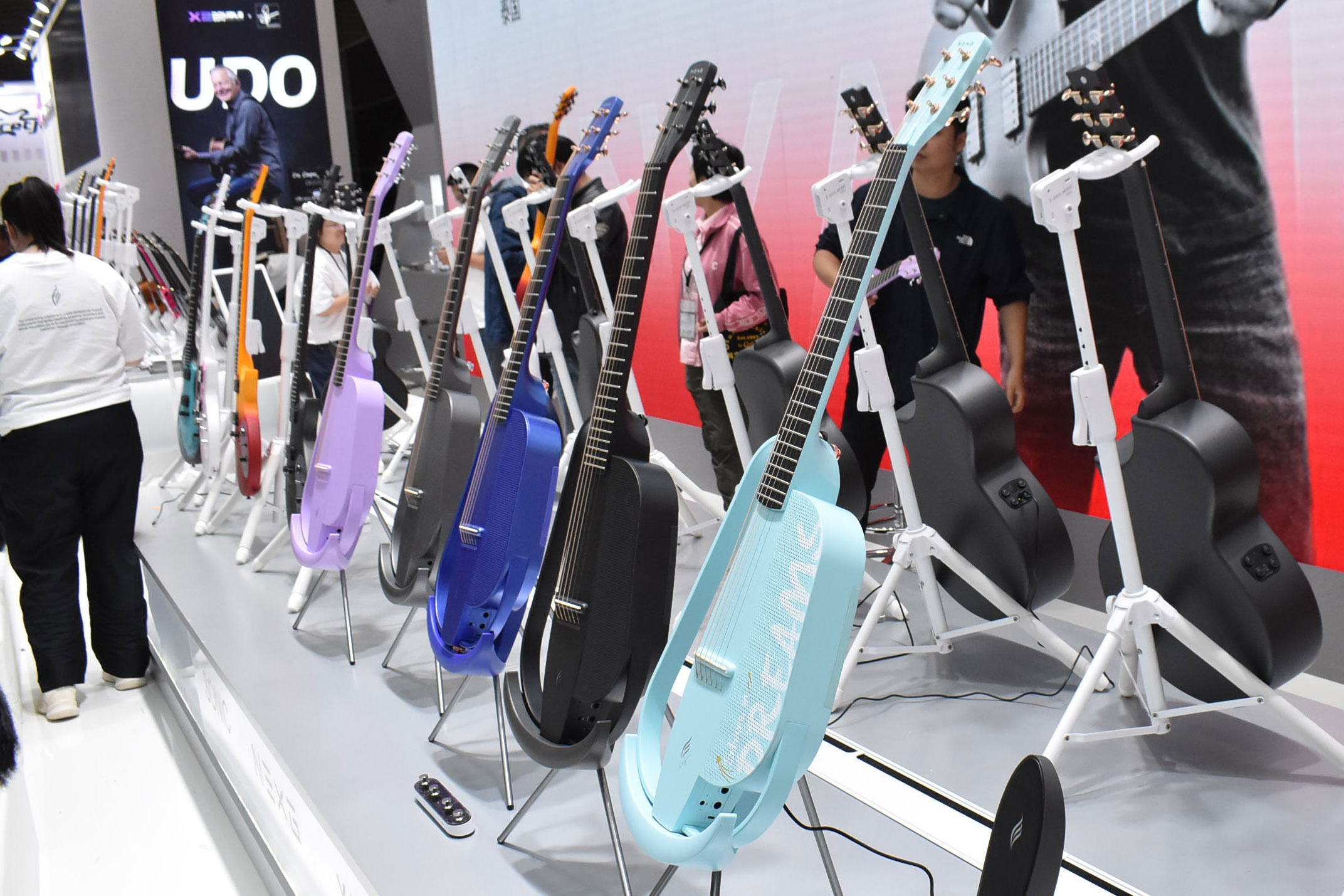 藤本健のDigital Audio Laboratory】初心者も弾けちゃうスマートギター