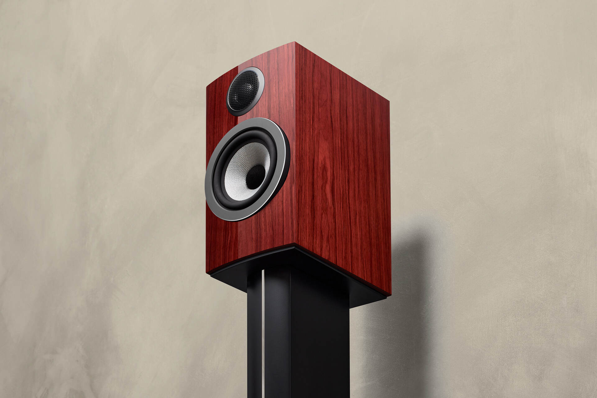 B&W限定スピーカー「707 Prestige Edition」を青山で試聴できる