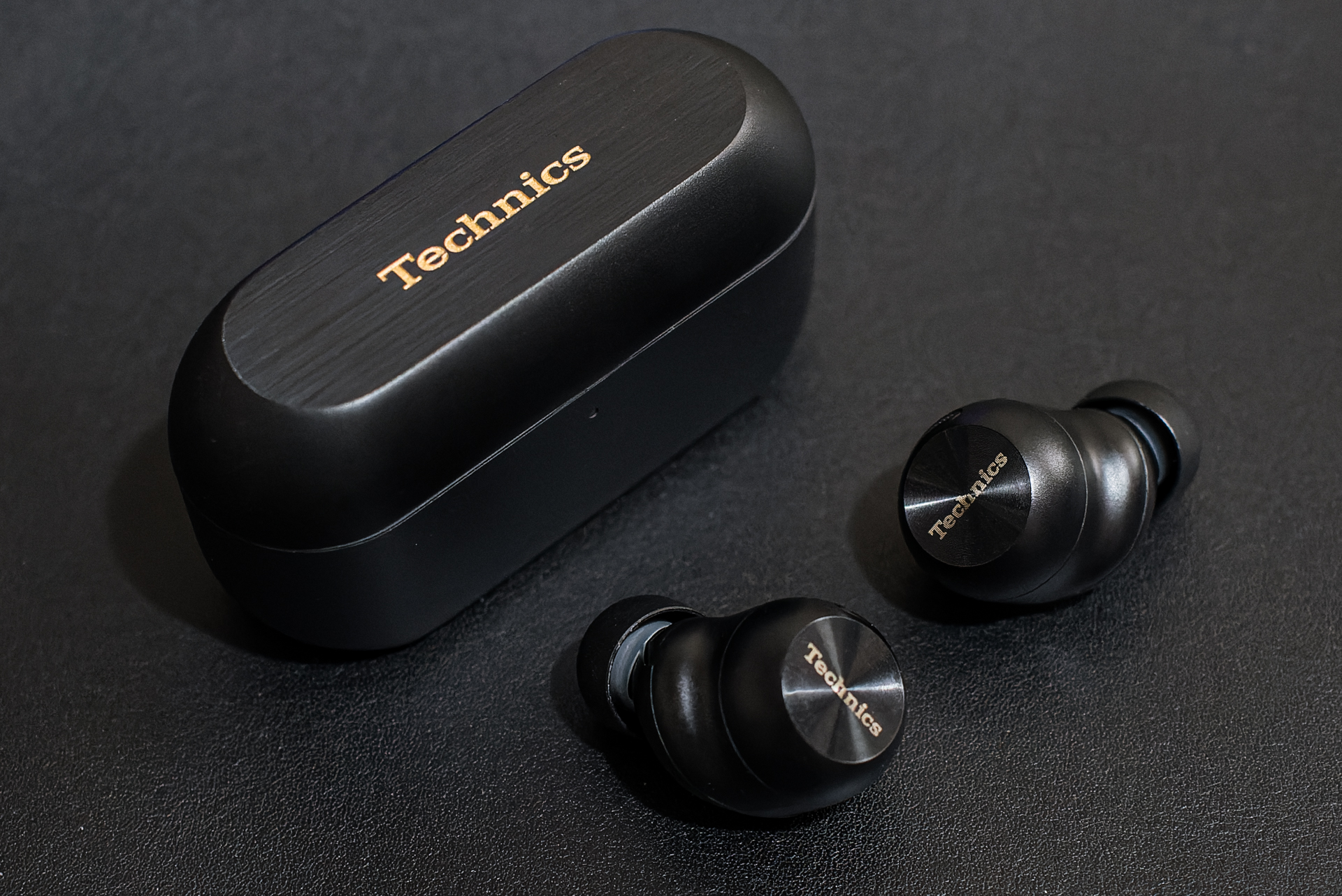 テクニクスEAH-AZ100とアップルAirPods Pro 3。音質と使い勝手の狭間で