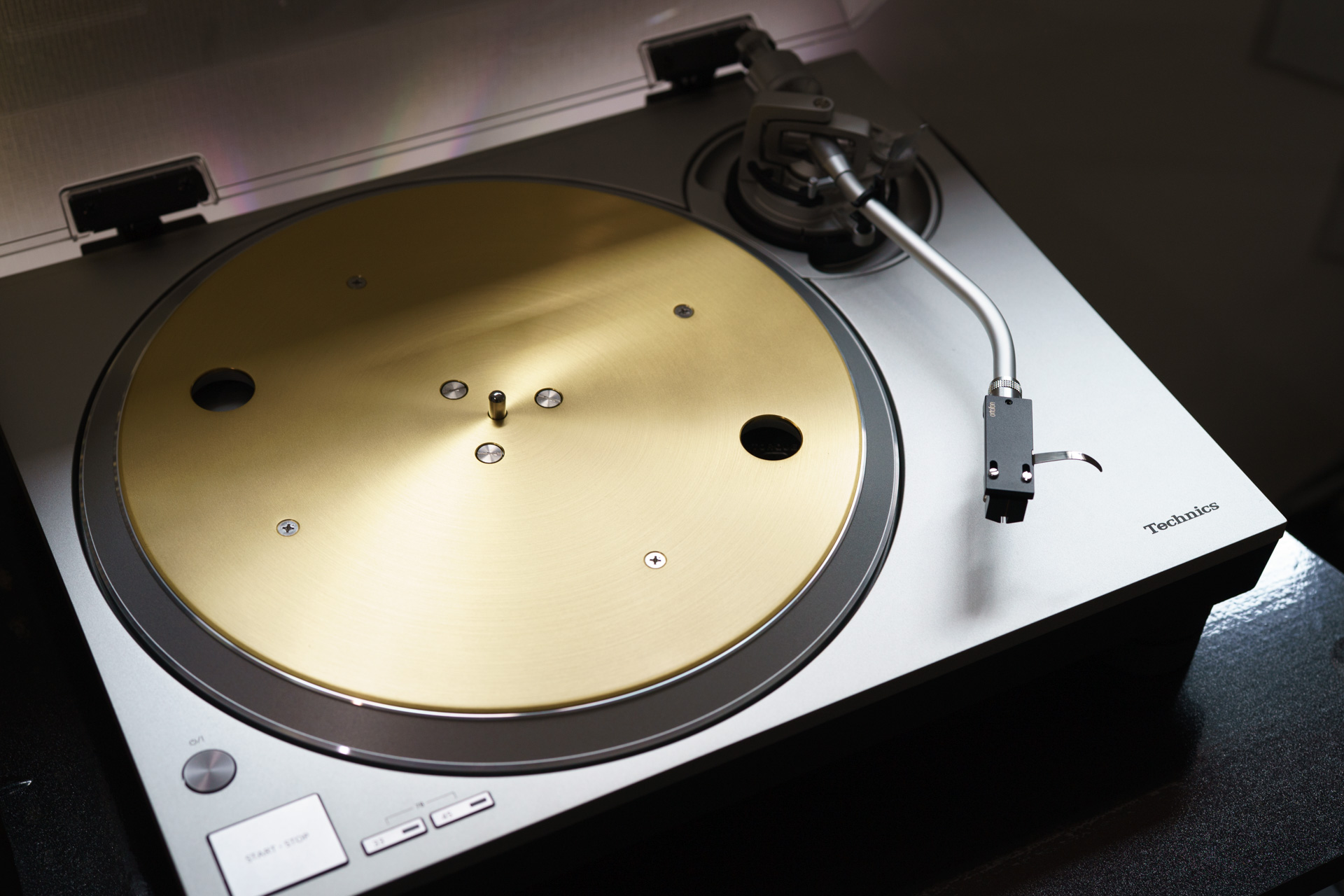 アナログレコード沼に落ちたら財布の紐がどっか行った1年 by 編集部