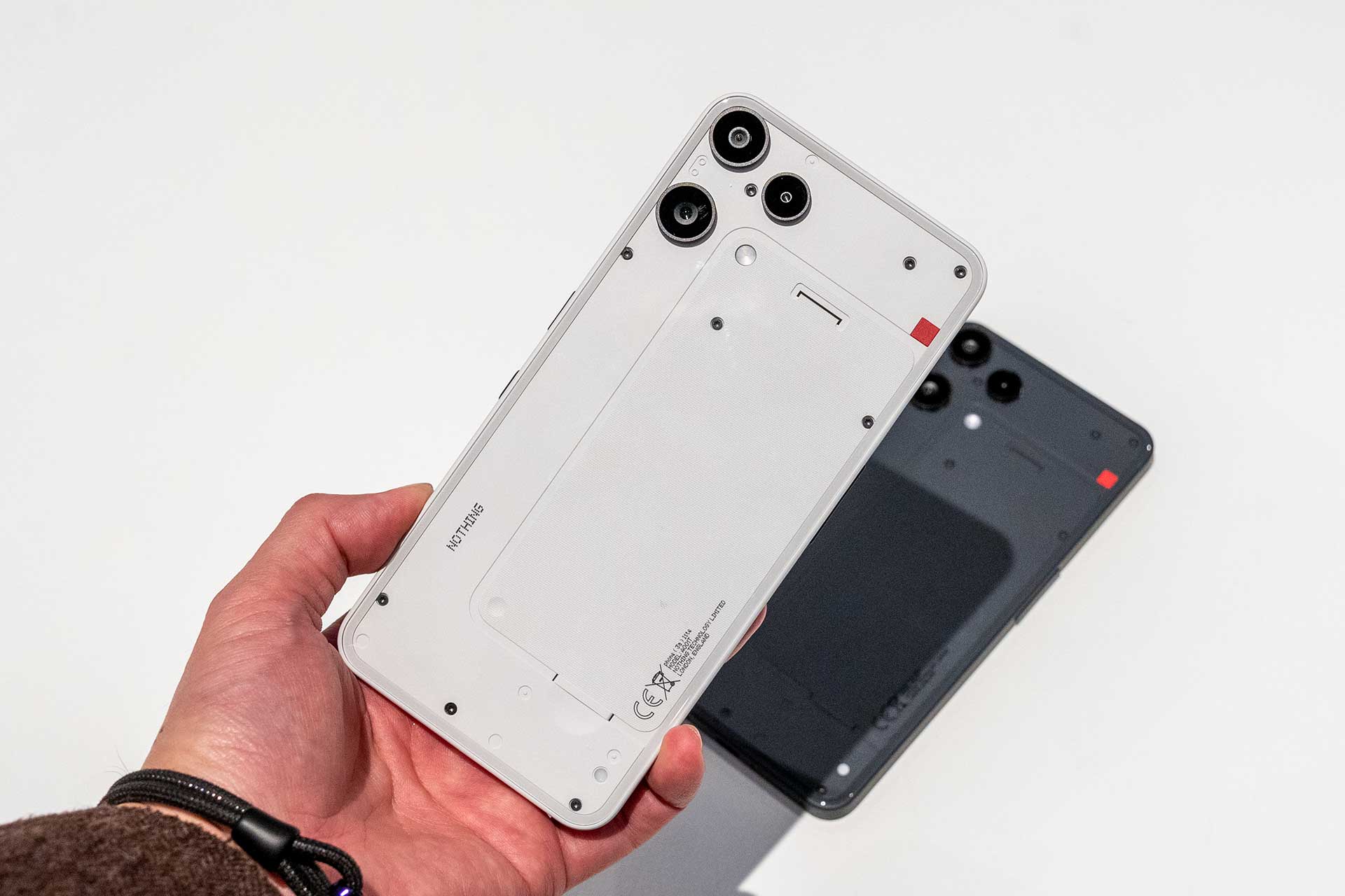 Nothing、42800円の「Phone (3a) Lite」。近接4cmのマクロカメラ - AV