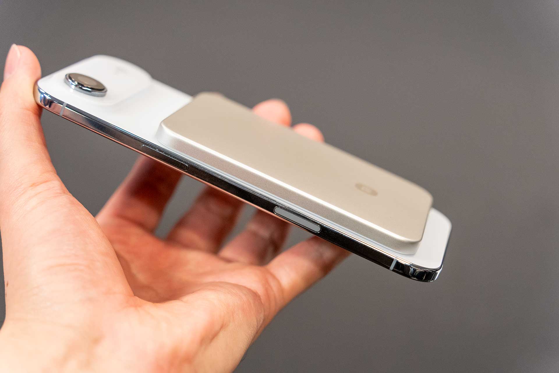 シャオミ、厚さ6mmのワイヤレス充電対応モバイルバッテリー