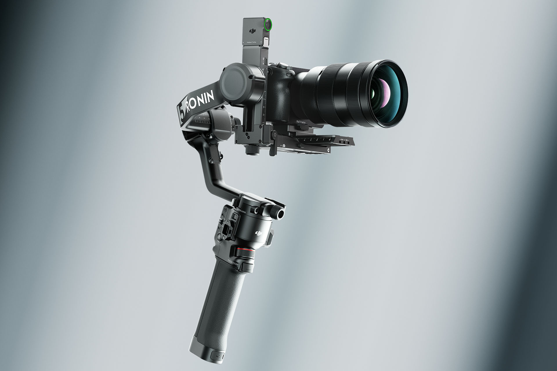 DJI、被写体追跡が進化、縦向き撮影も安定撮影できるジンバル「RS 5」
