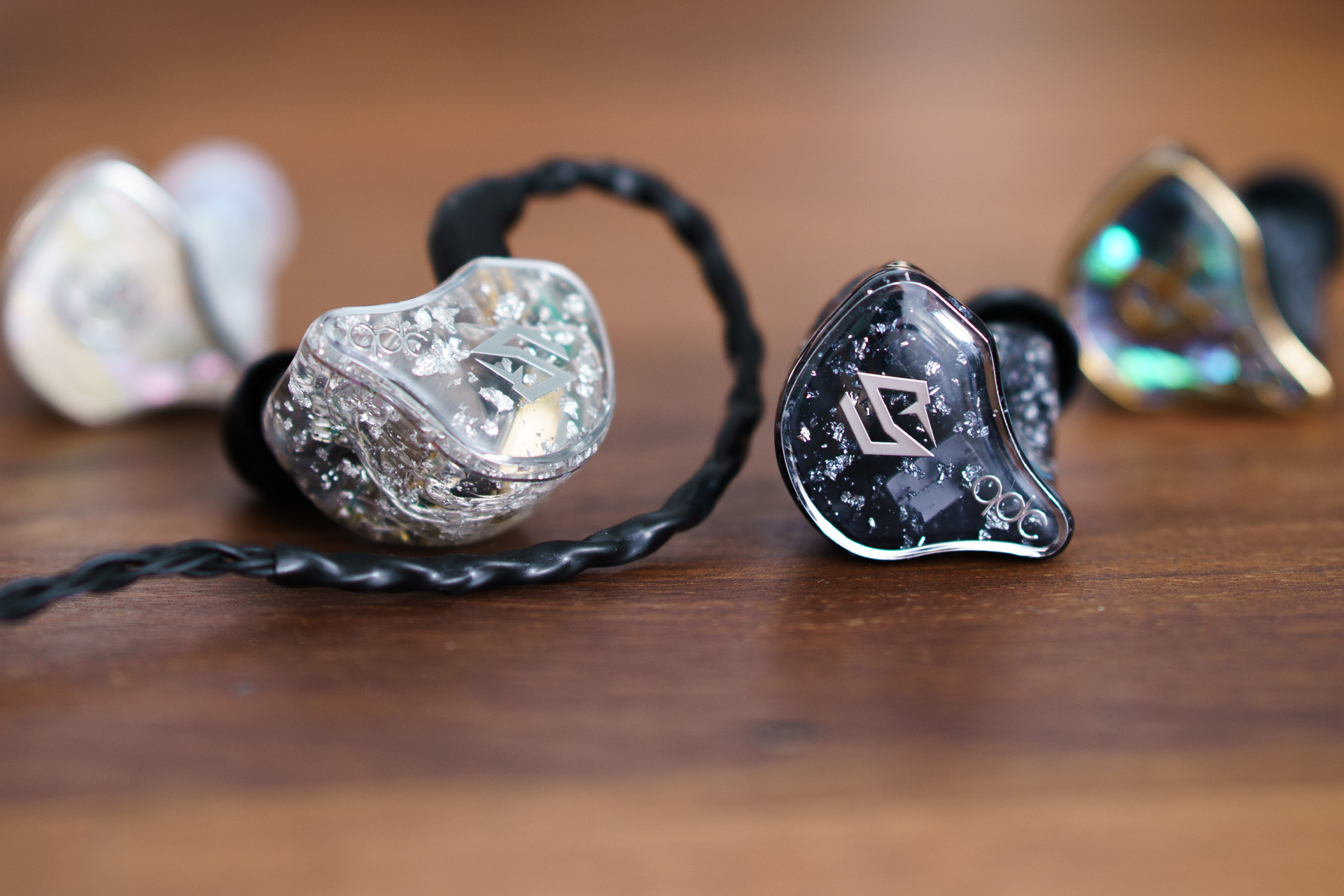 皇帝、女帝に続く、qdc“もう一つの答え”。「CRAVE」のサウンドに驚く[Sponsored]