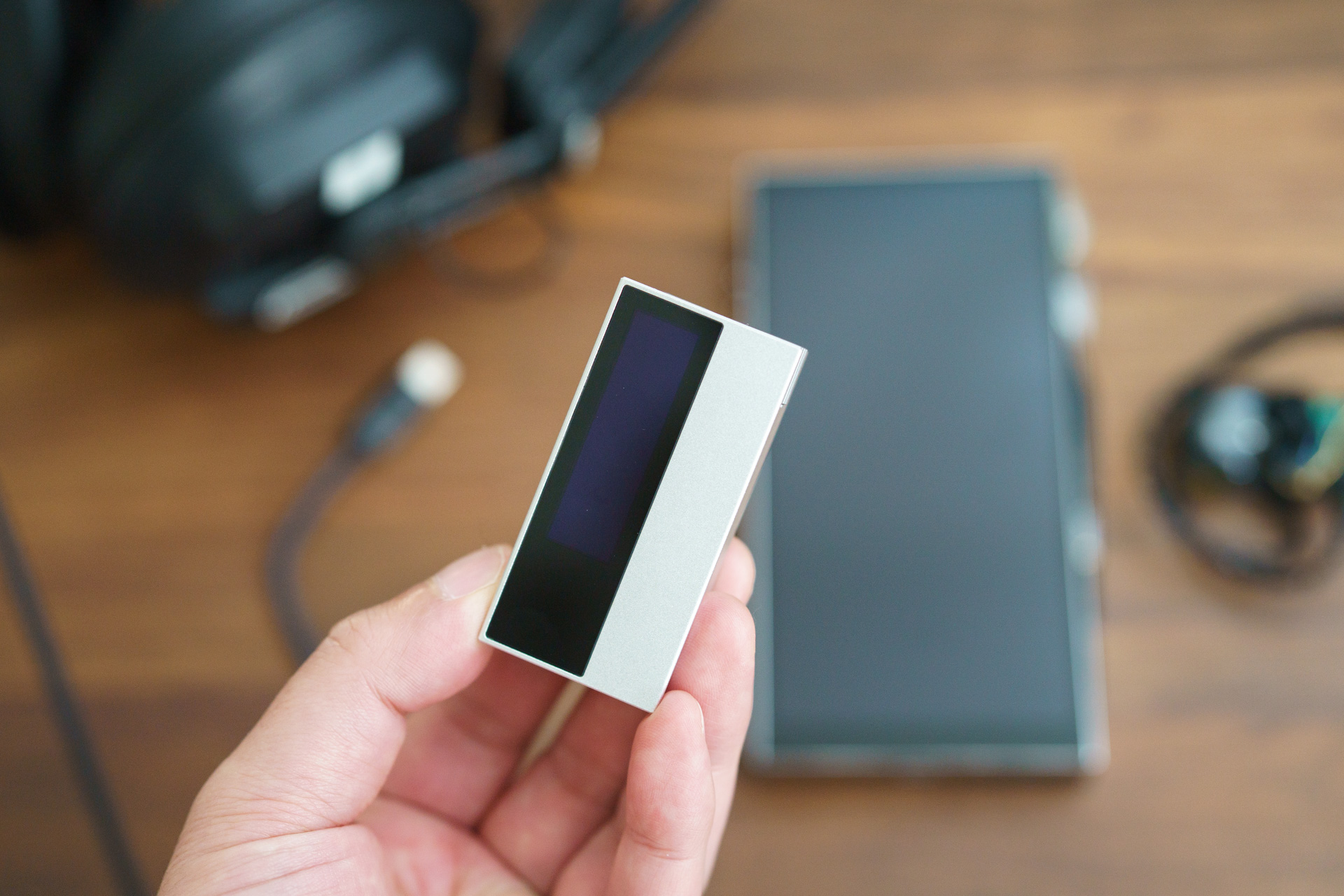 ドングルDACもここまで来たか!! ハイエンドDAPの音がライターサイズに。進化したDAPキラー「AK HC5」[Sponsored]